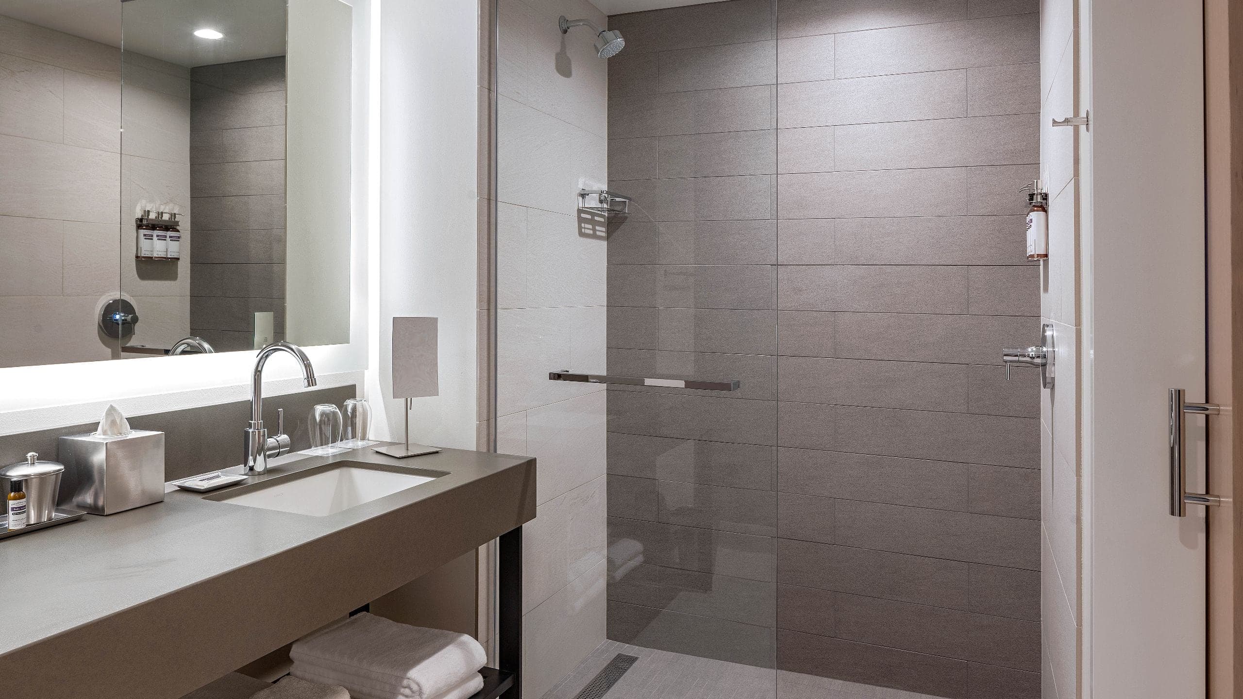 1 King Bed - Image 2