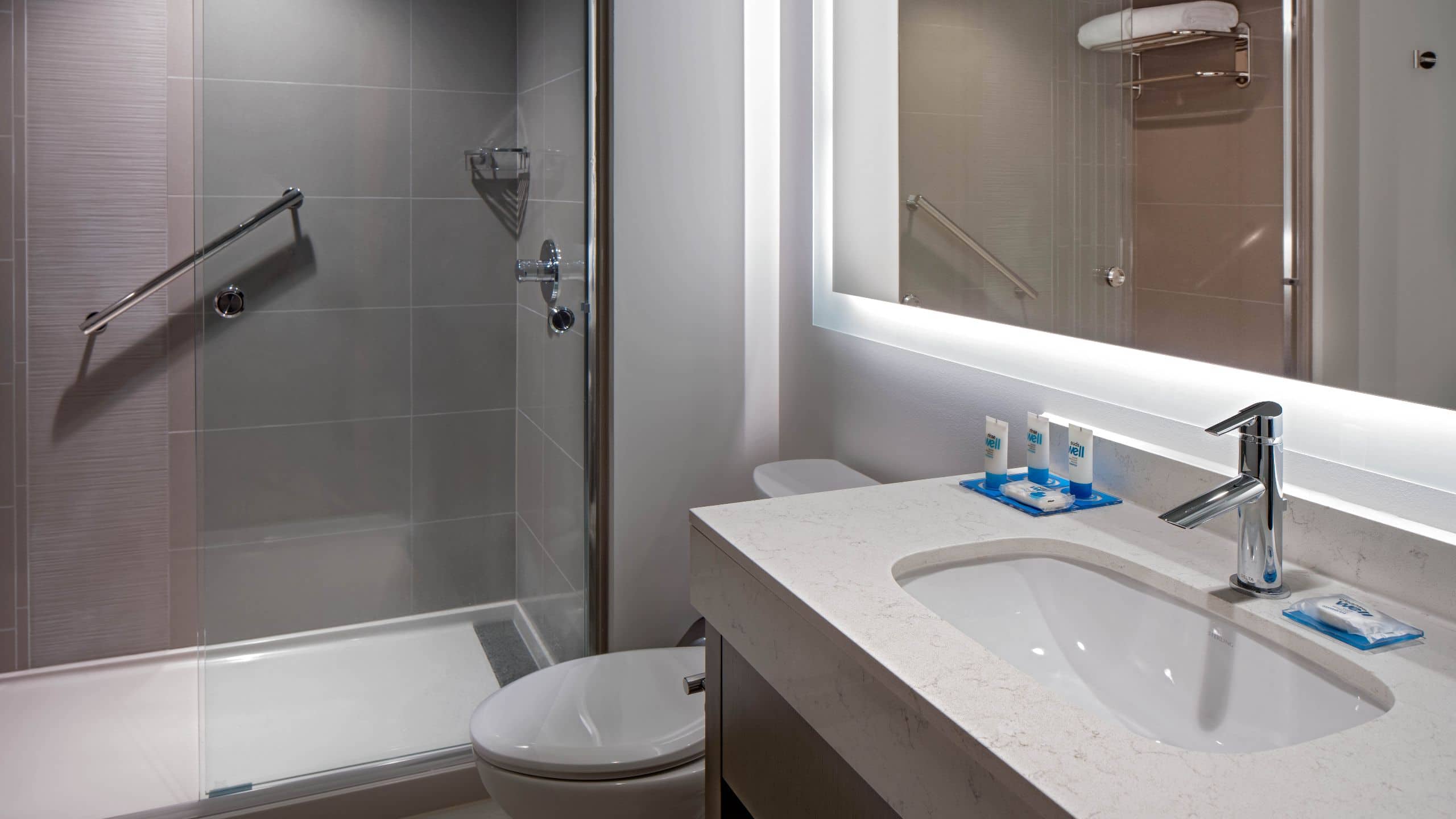 Den Guestroom | Two Queen Beds - Image 2