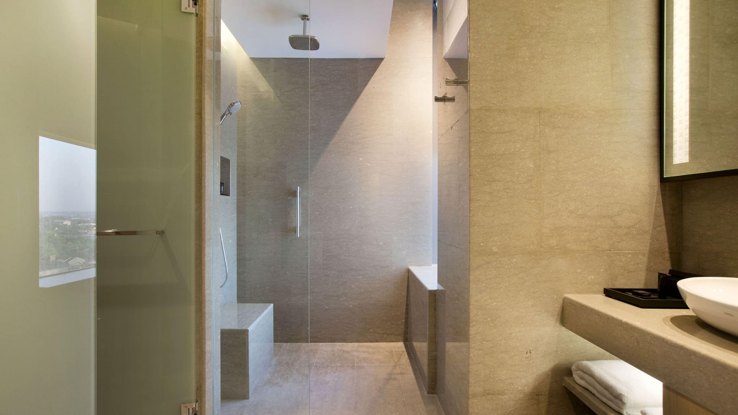 1 King Bed, Mountain View - Image 3