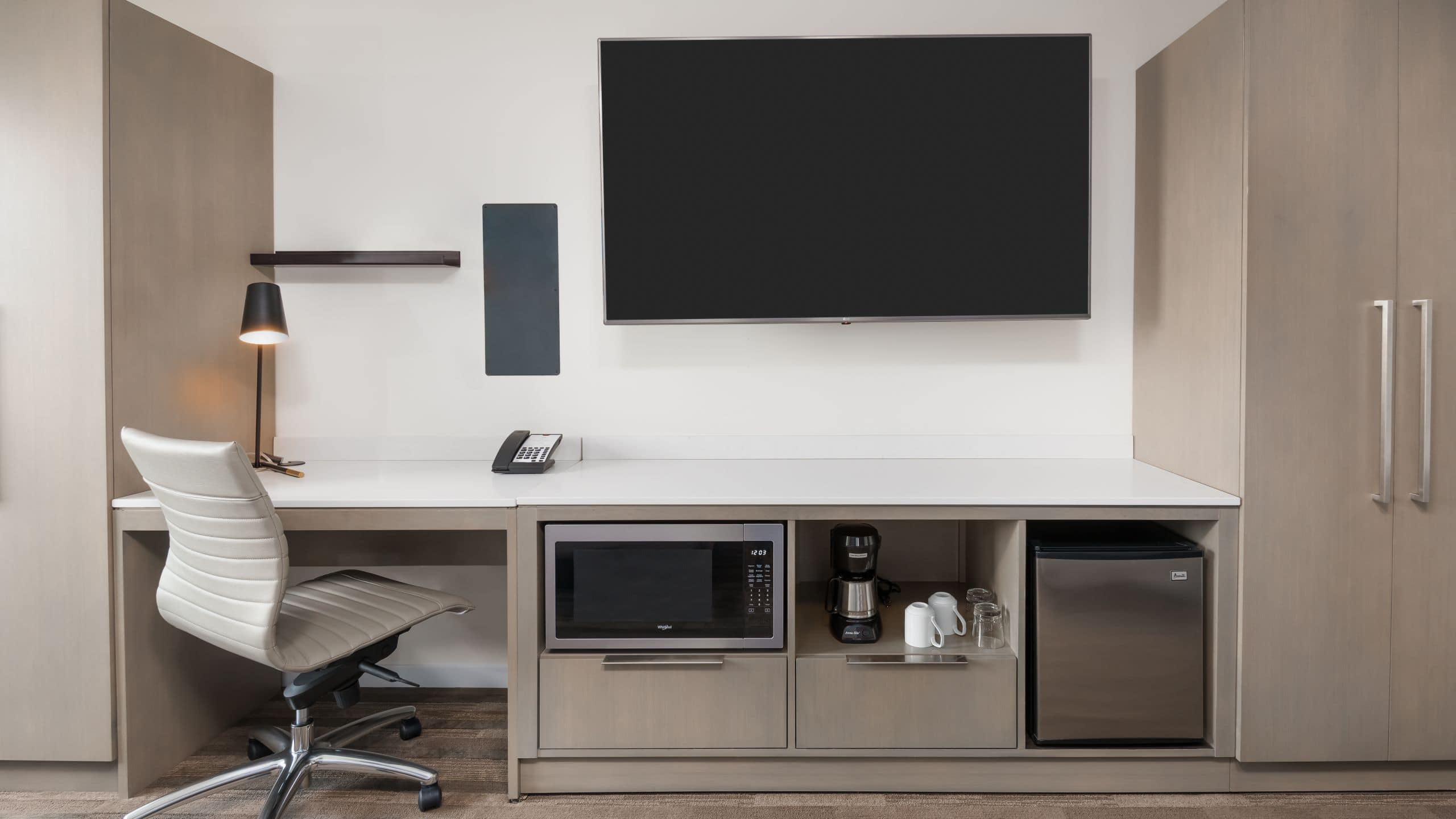 Den | King Bed - Image 2