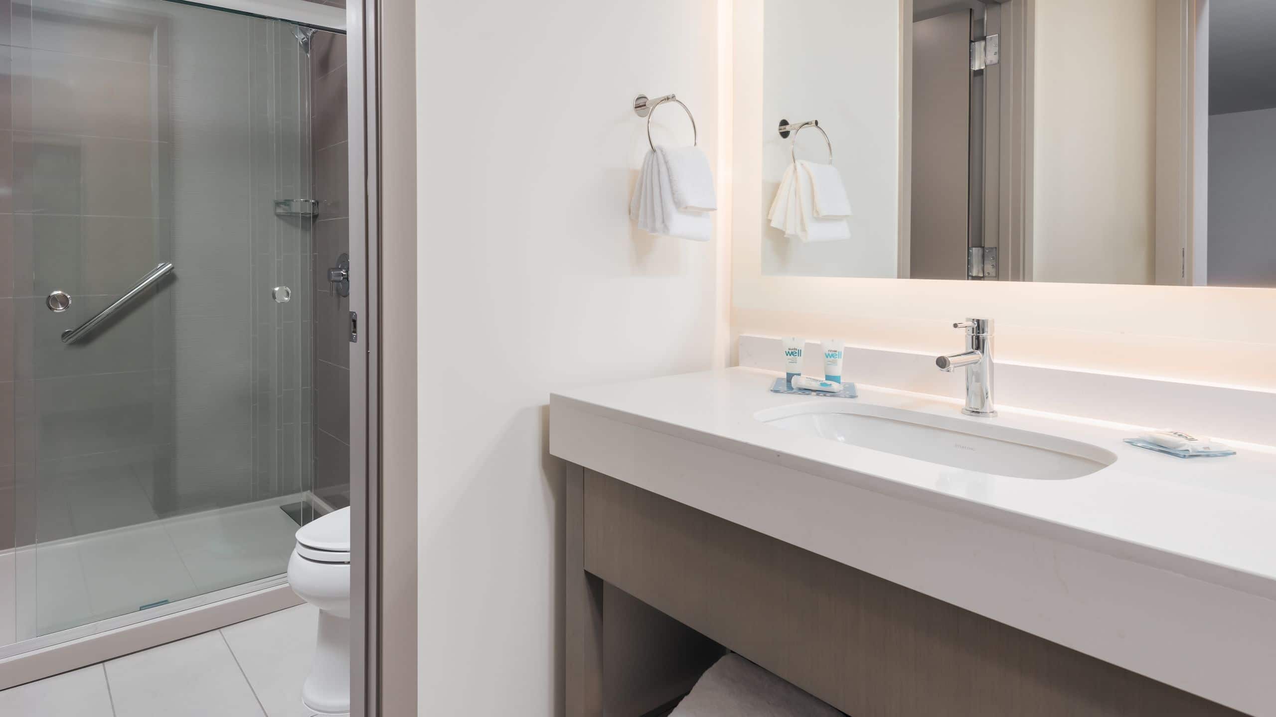 Den | King Bed - Image 3