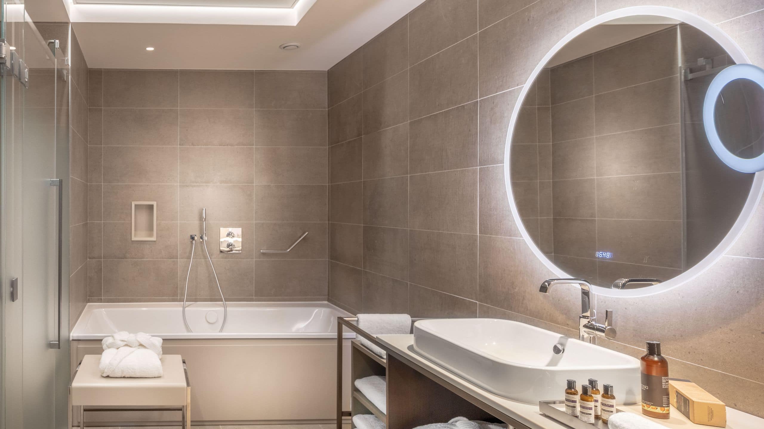 2 Twin Beds - Image 2