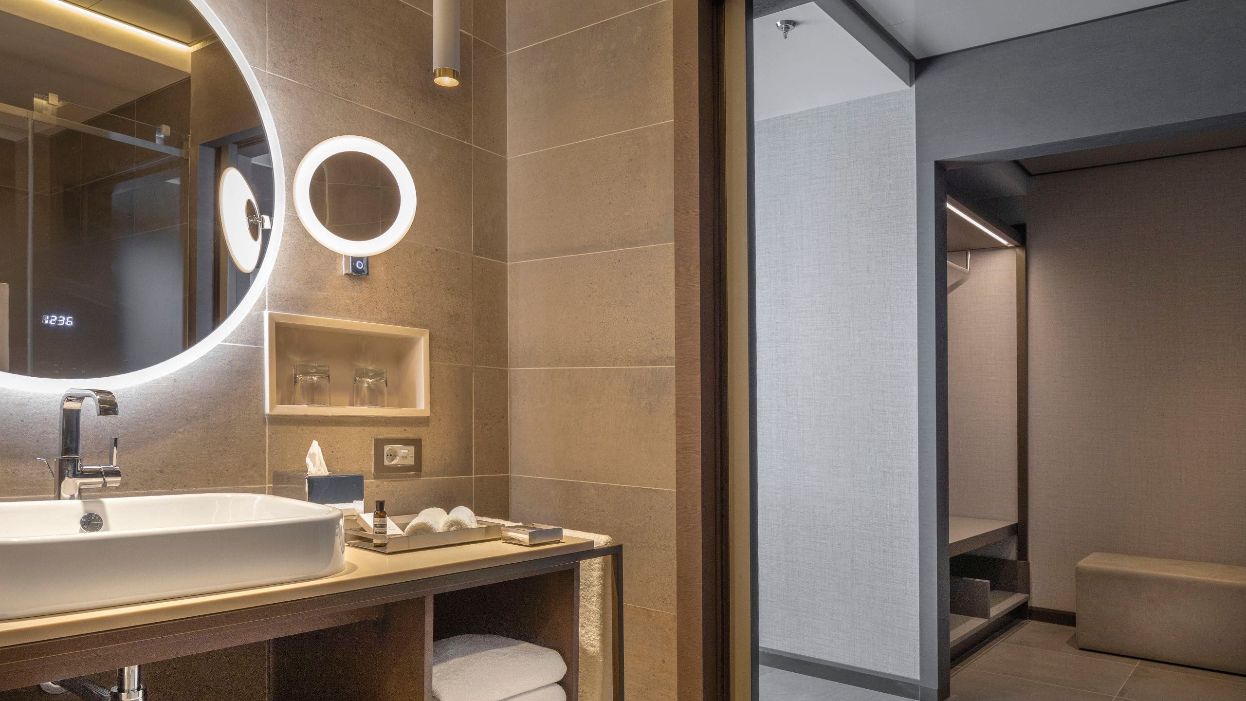 2 Twin Beds - Image 4