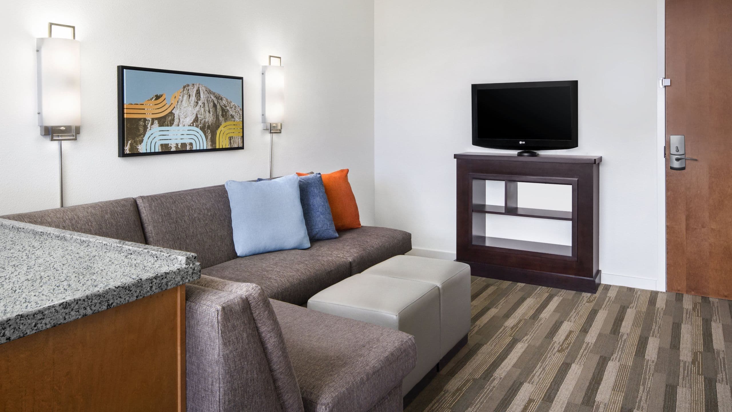 One Bedroom King Suite - Image 4