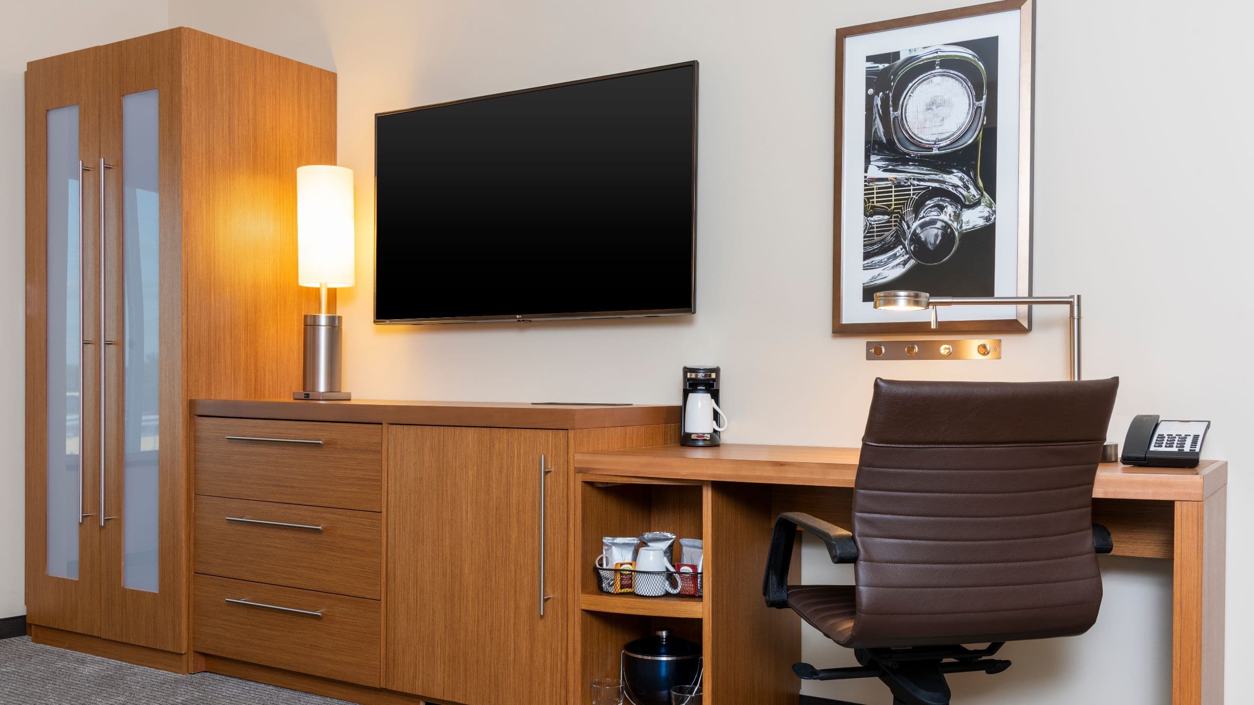 Accessible | Two Double Beds (plus sofa bed) / Tub - Image 6