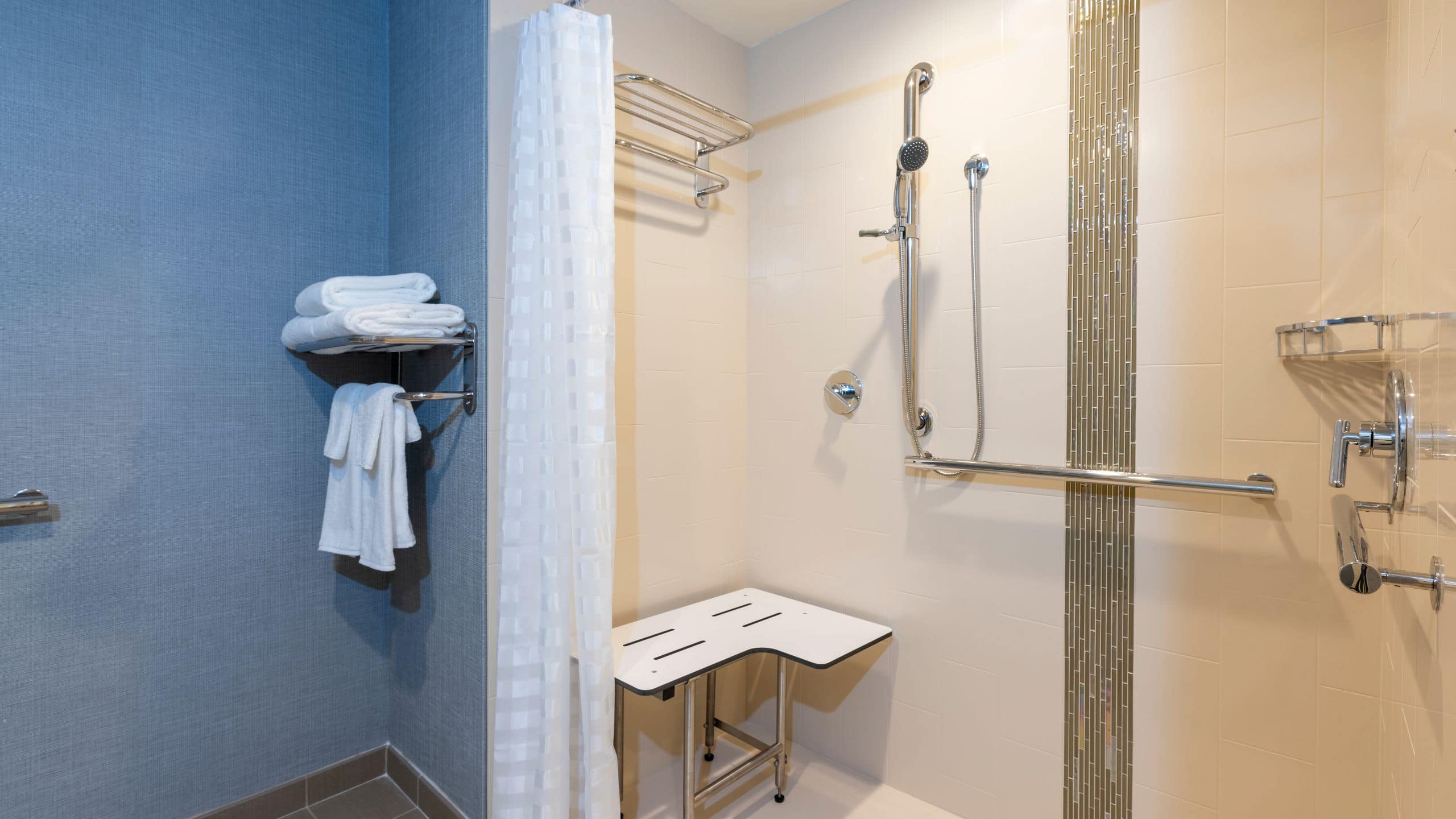 Accessible | Two Double Beds (plus sofa bed) / Tub - Image 5