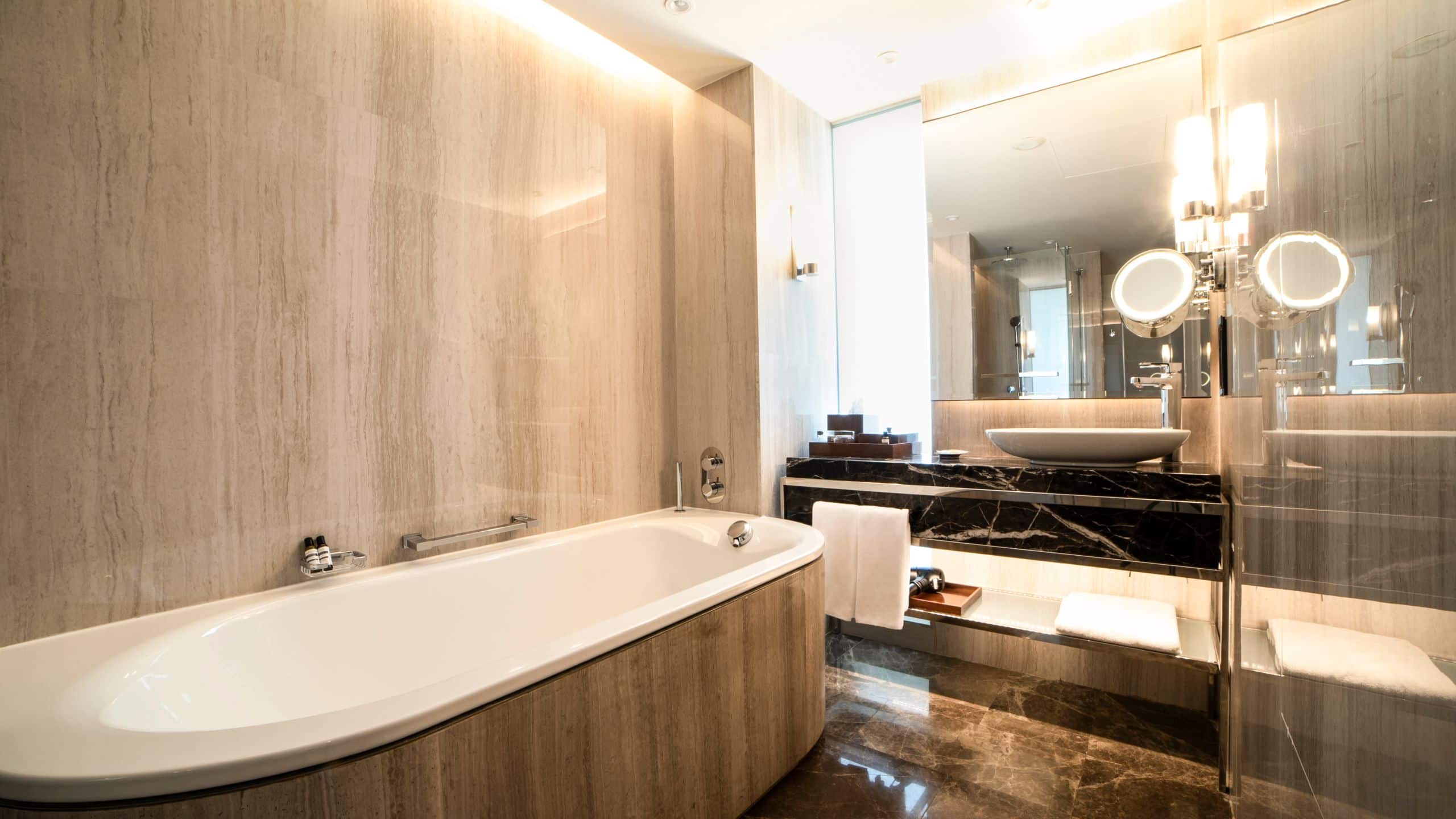 1 King Bed - Image 4