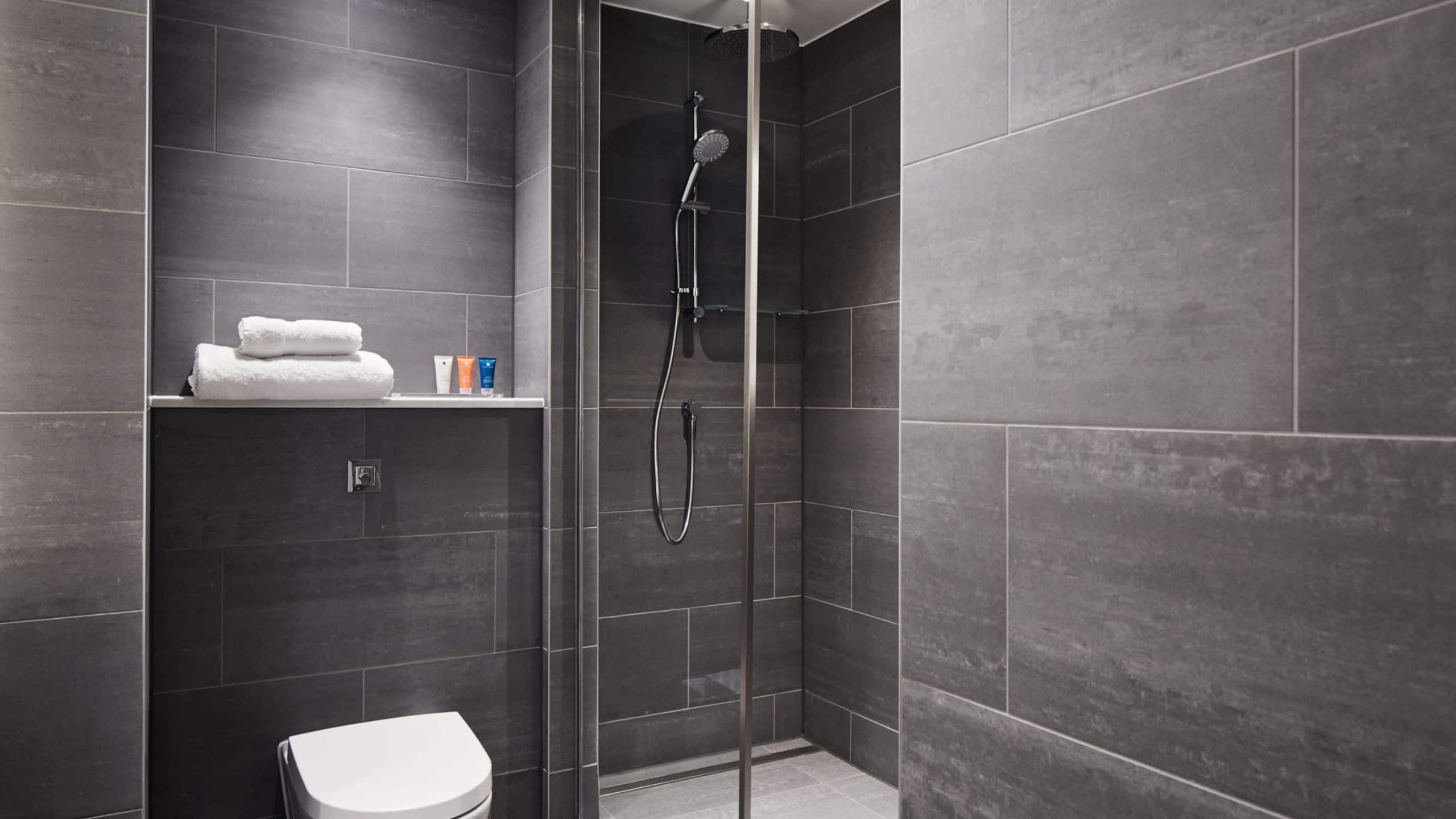 1 King Bed - Image 5