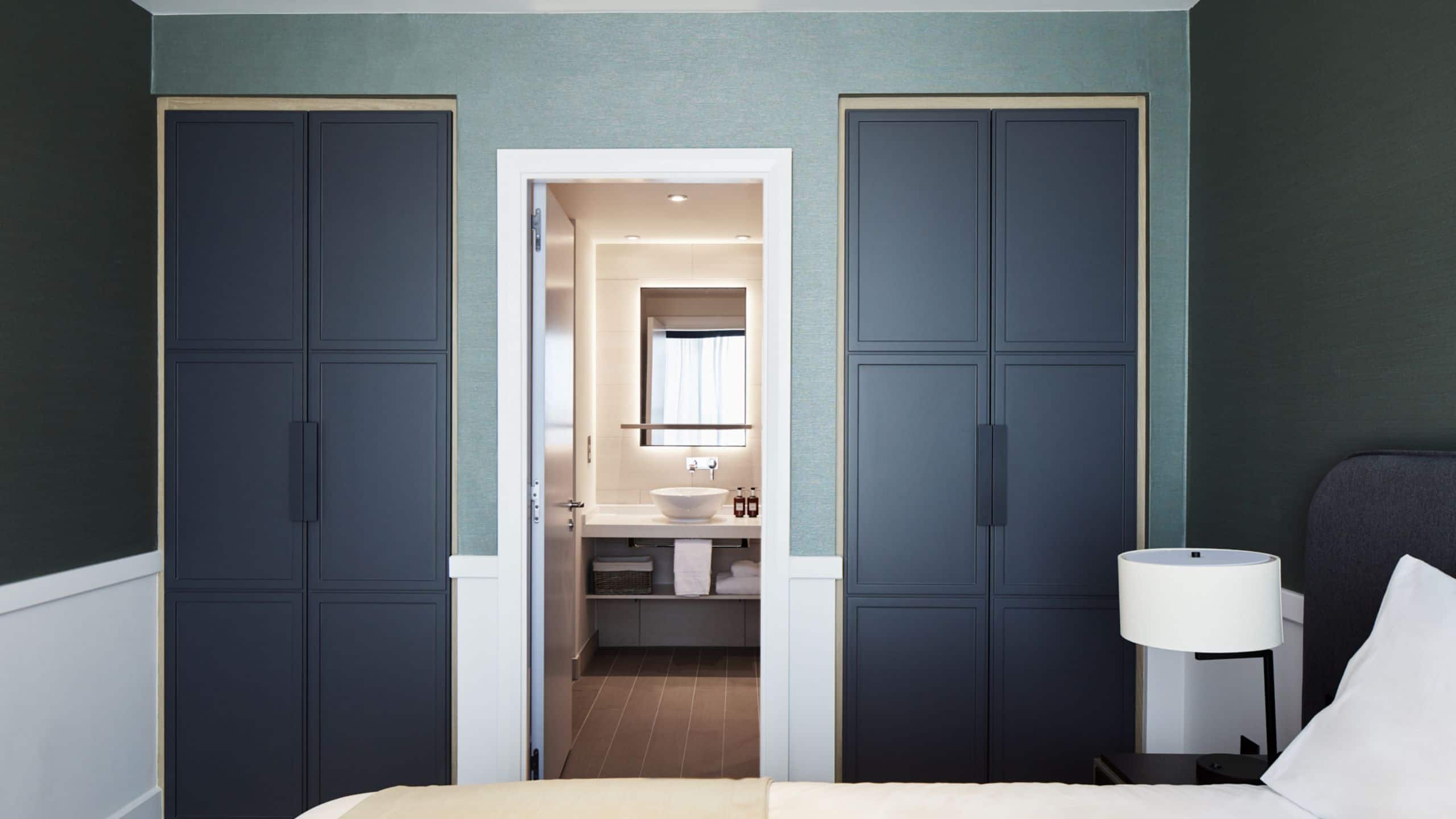 1 Bedroom Suite with Kitchenette - Image 3