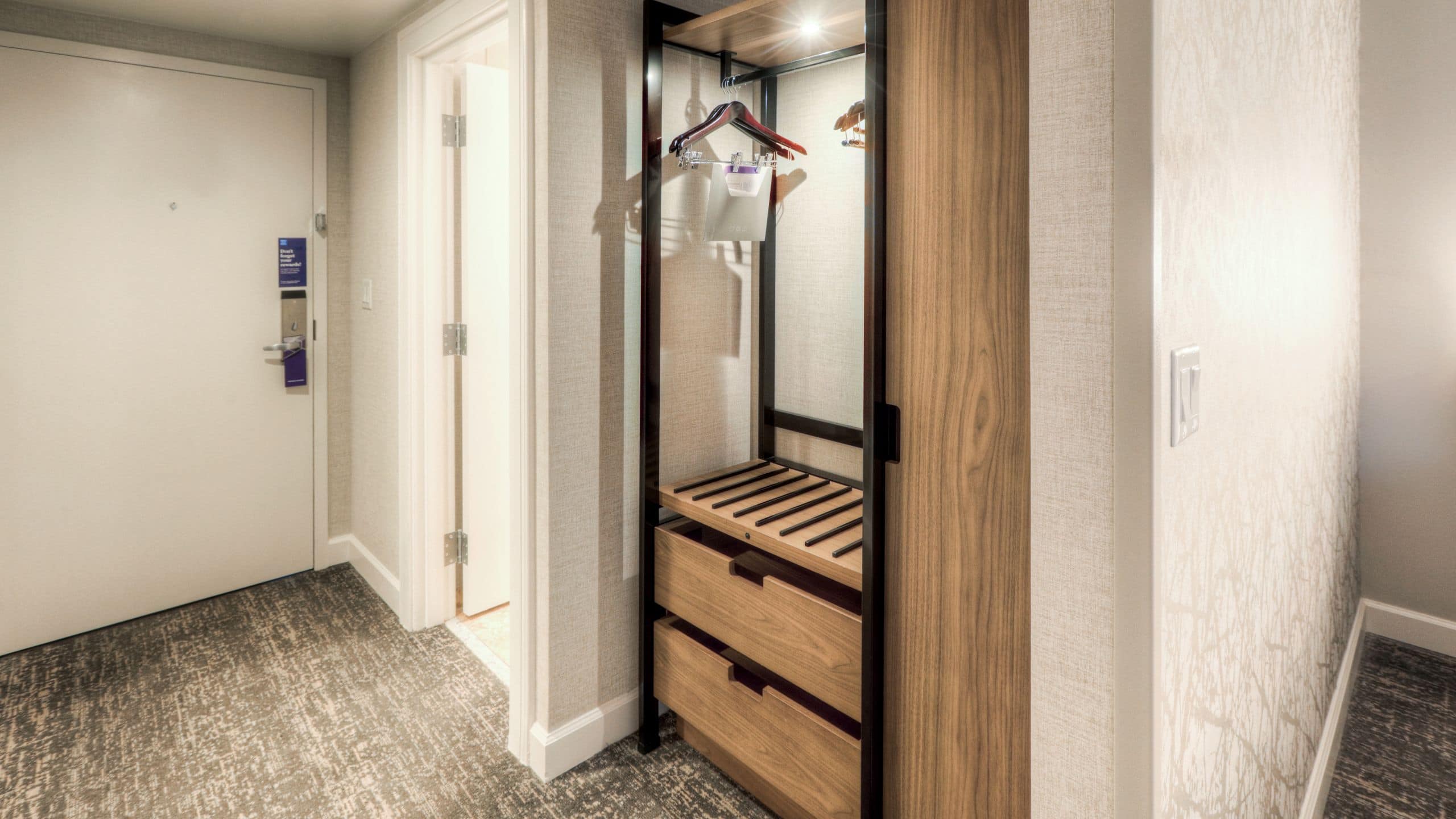 2 Queen Beds - Image 4