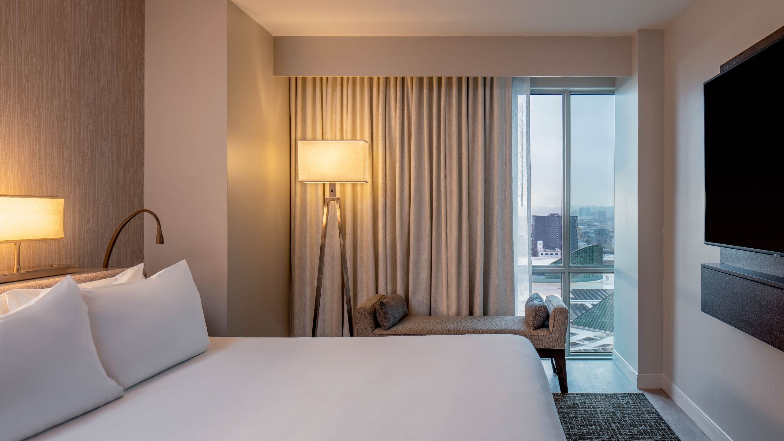 Corner Suite | King Bed - Image 1