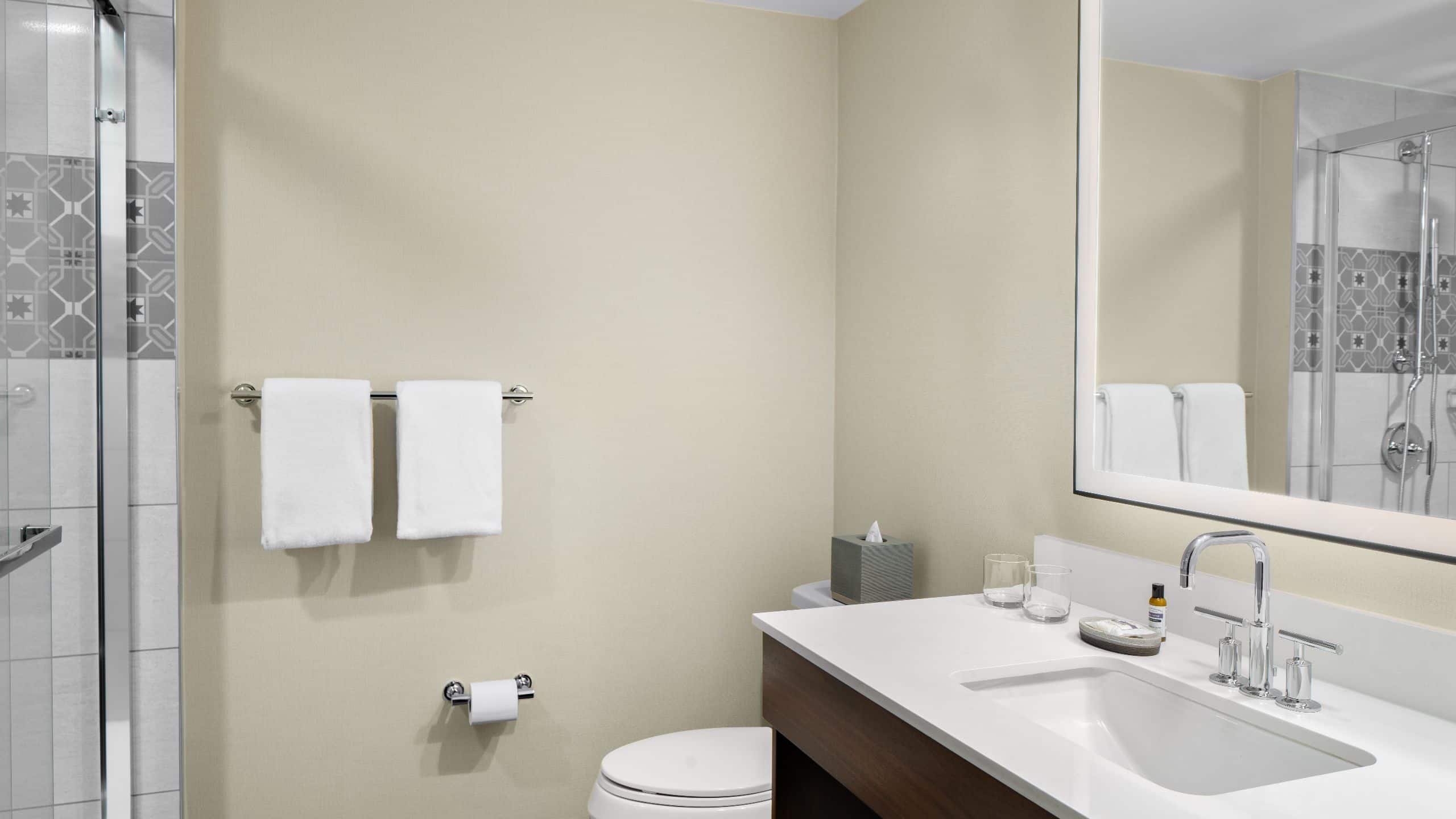 2 Queen Beds - Image 3