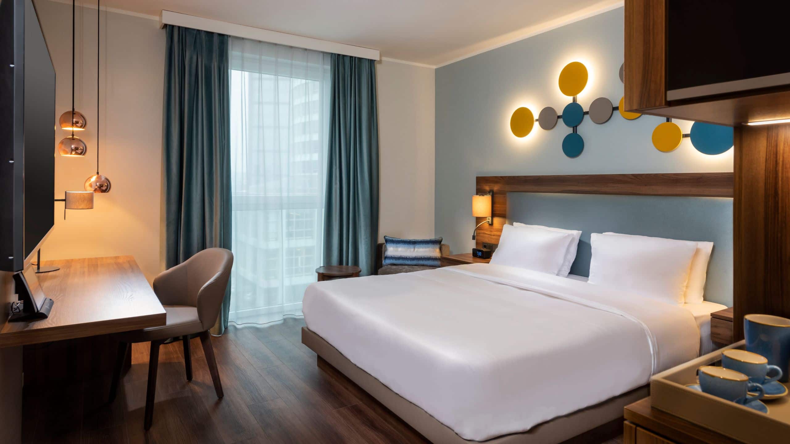 1 King Bed - Image 3