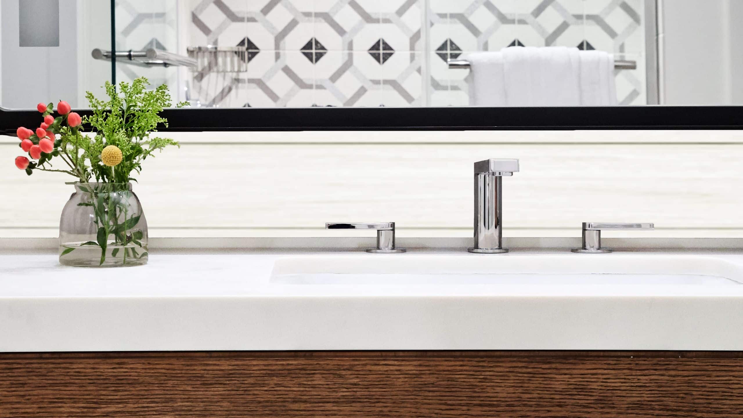 1 King Bed, Boardwalk Inn - Image 2