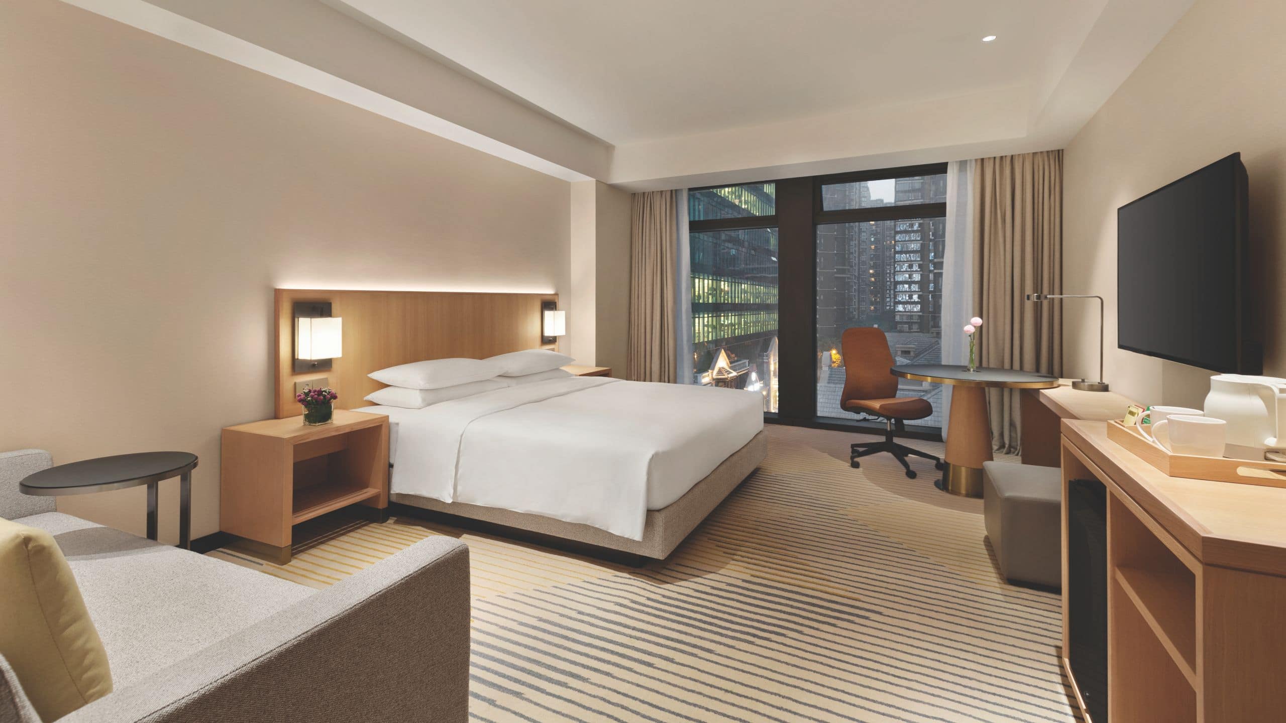 King Bed—with sofa bed - Image 1