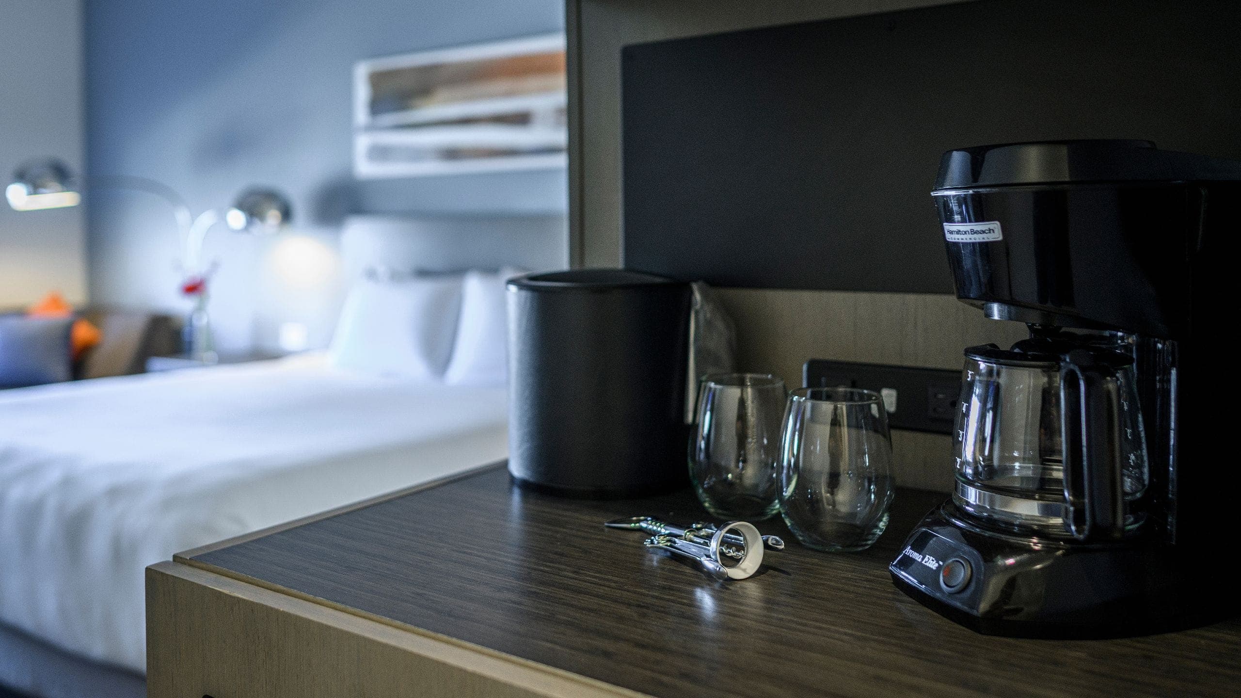 Den | King Bed - Image 1