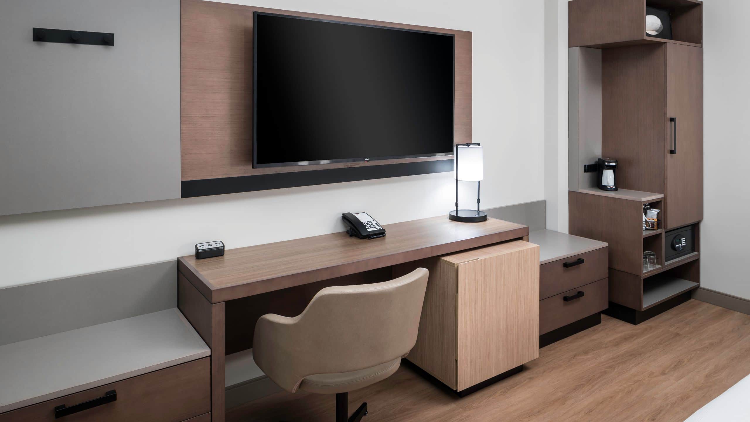 Two Queen Beds (plus sofa bed) - Image 4