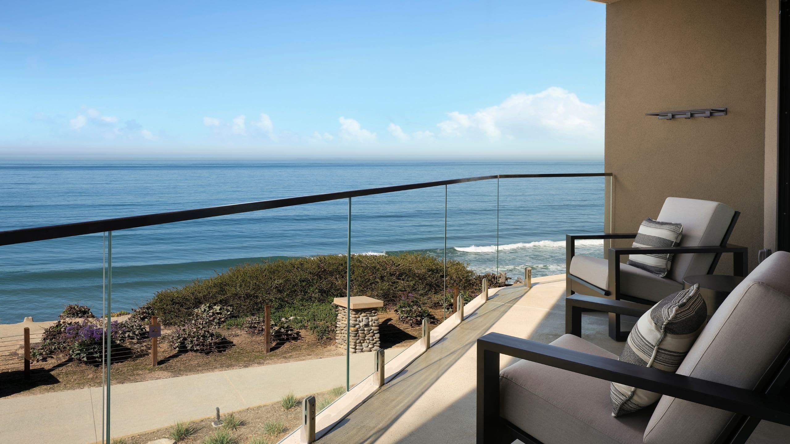 One Bedroom Suite with Ocean View - Image 2