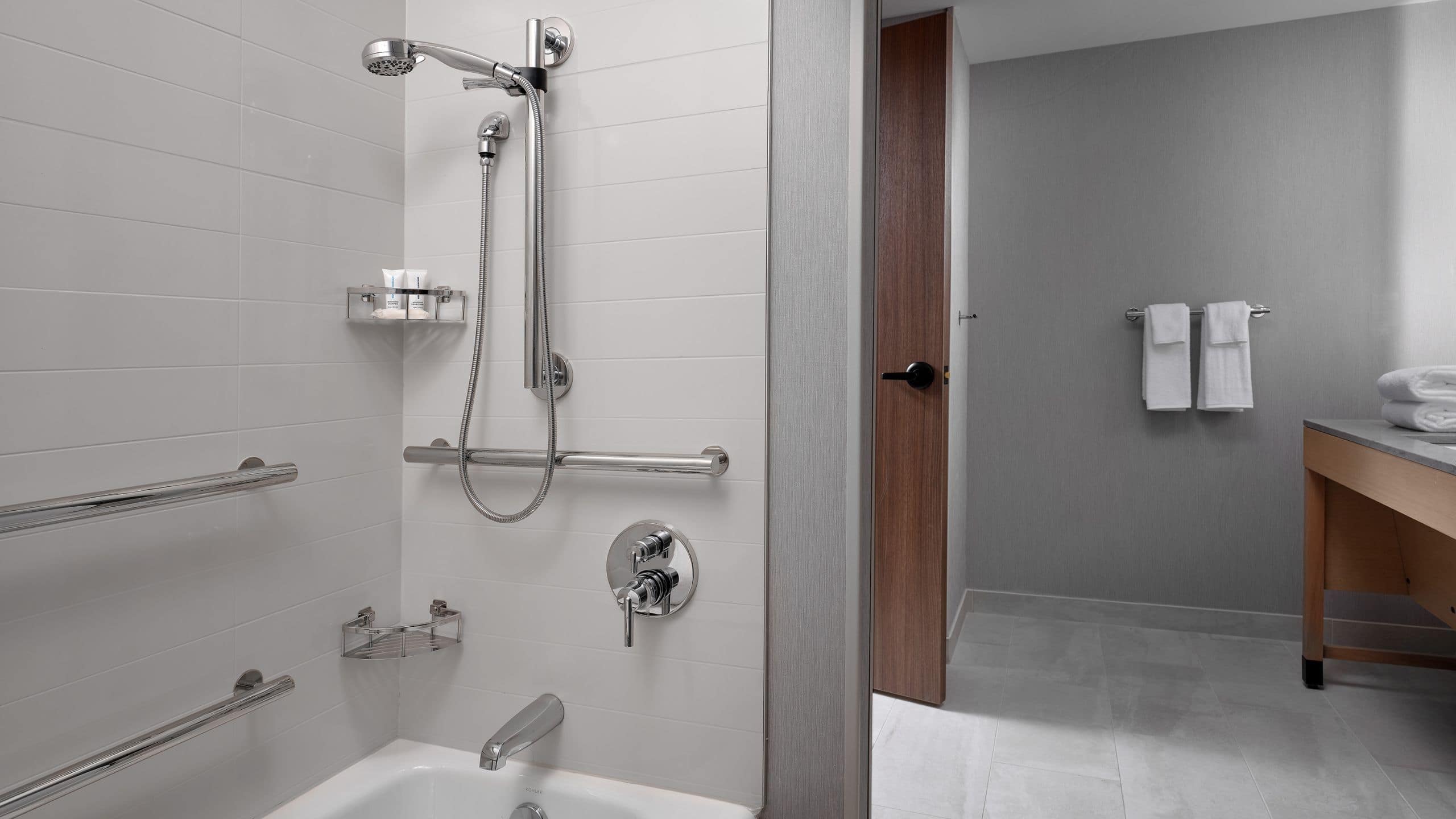 Accessible | King Bed/Tub Plus Sofa Bed - Image 4