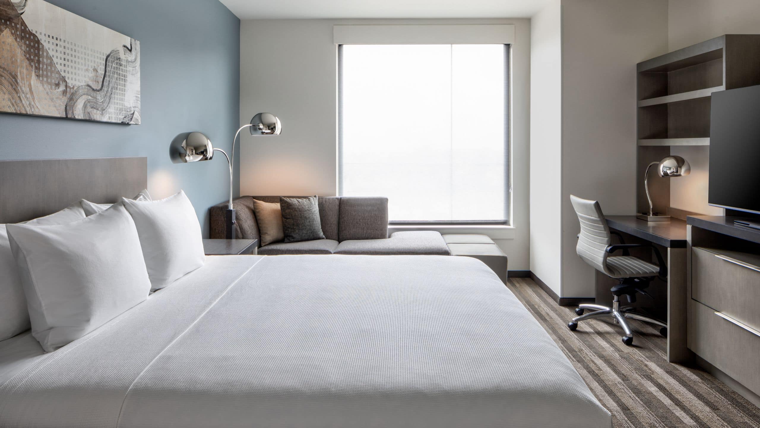 Den Guestroom | King Bed - Image 1