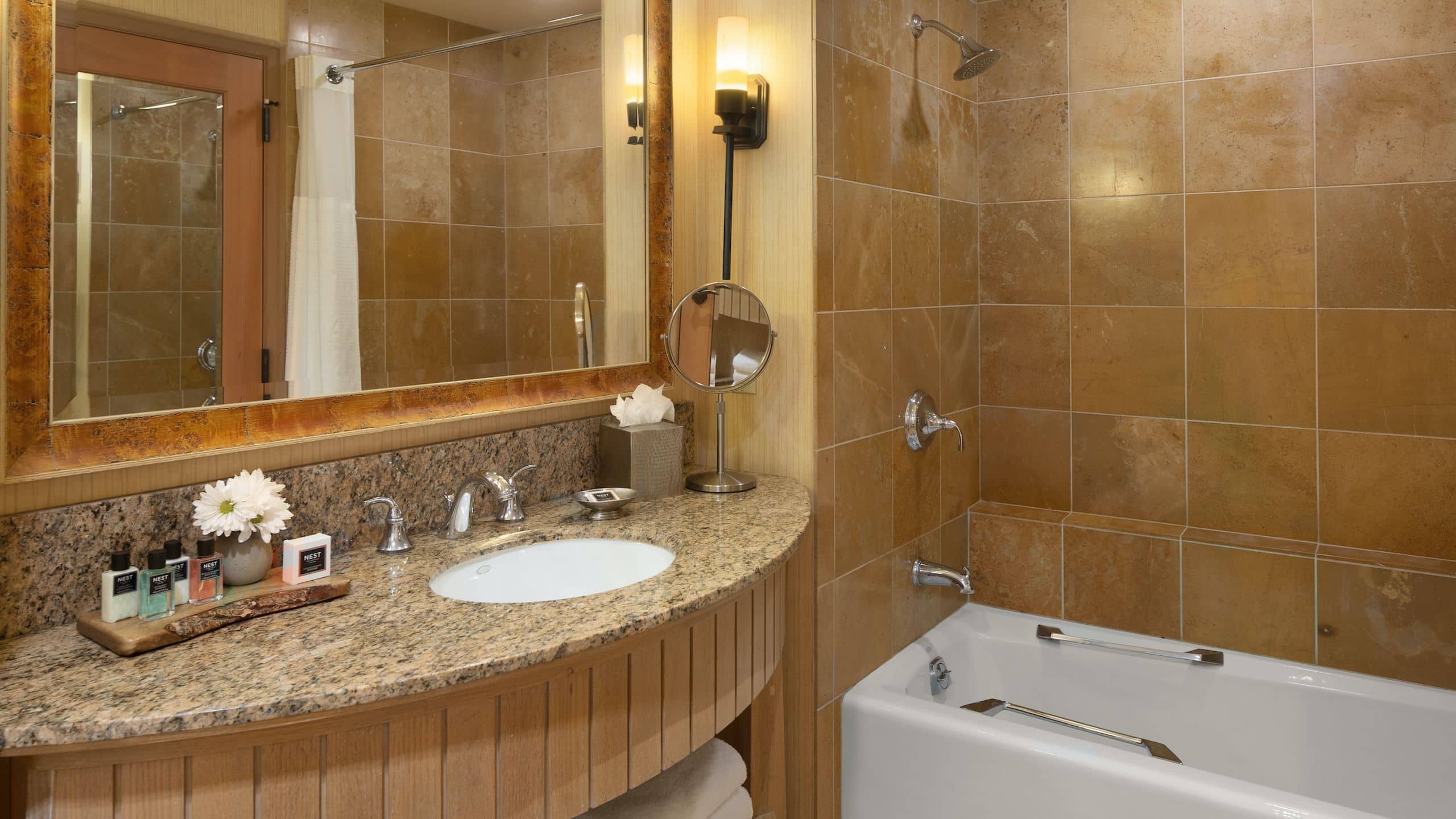 Lodge Two Queens, Resort View - Image 2