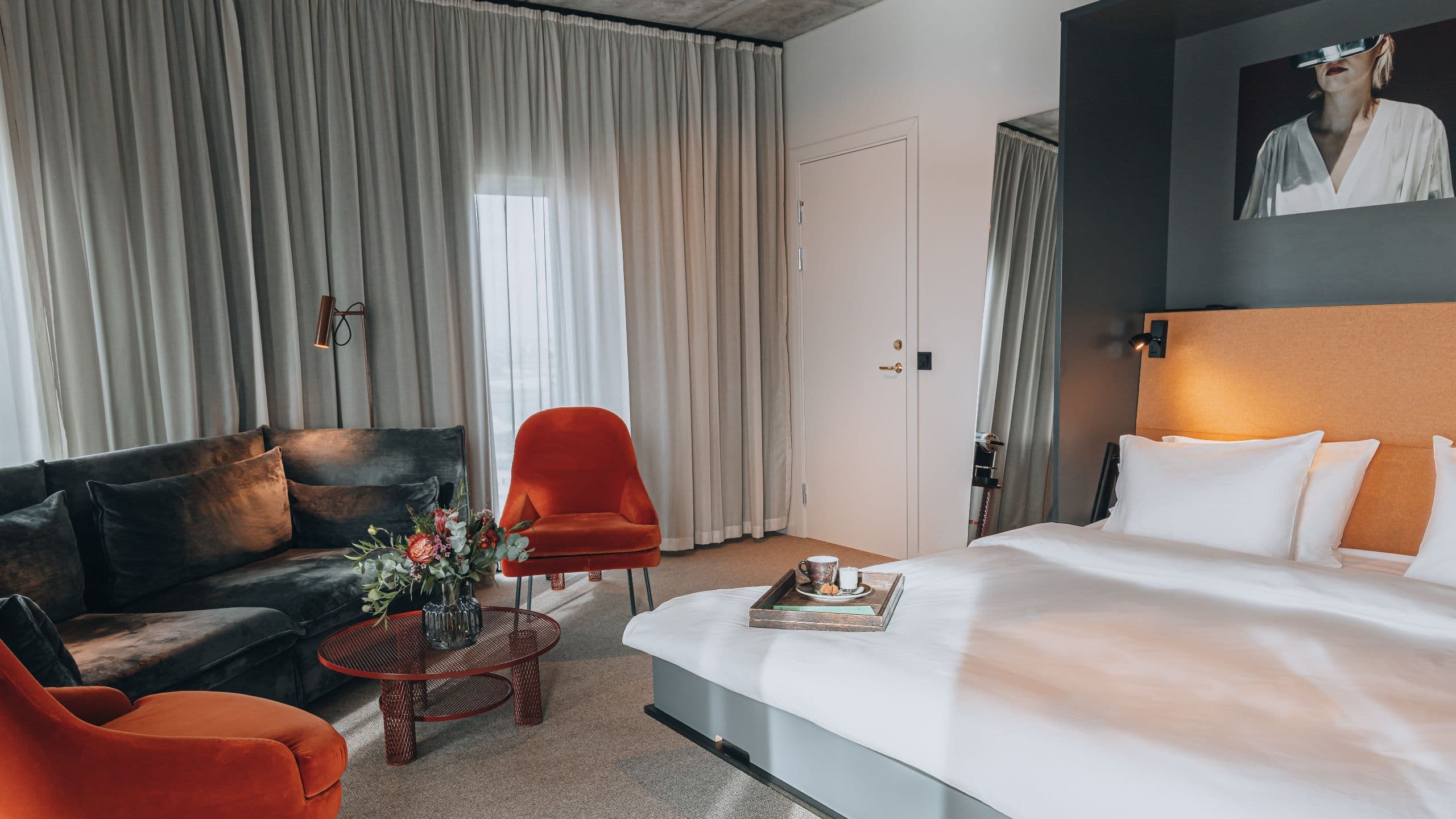 King Bed Junior Suite Ocean View - Image 2