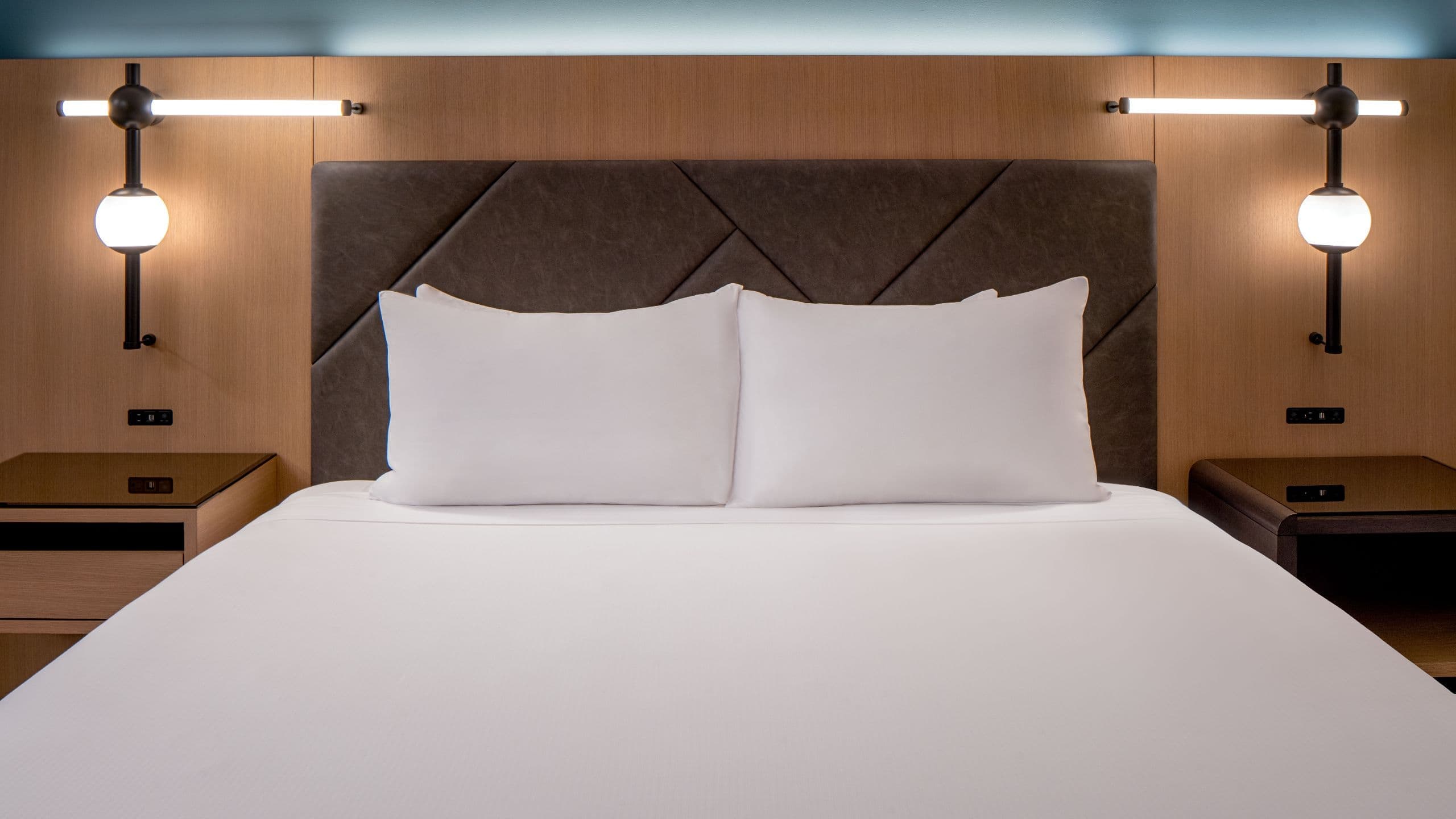 Accessible 1 King Bed with Tub - Image 1