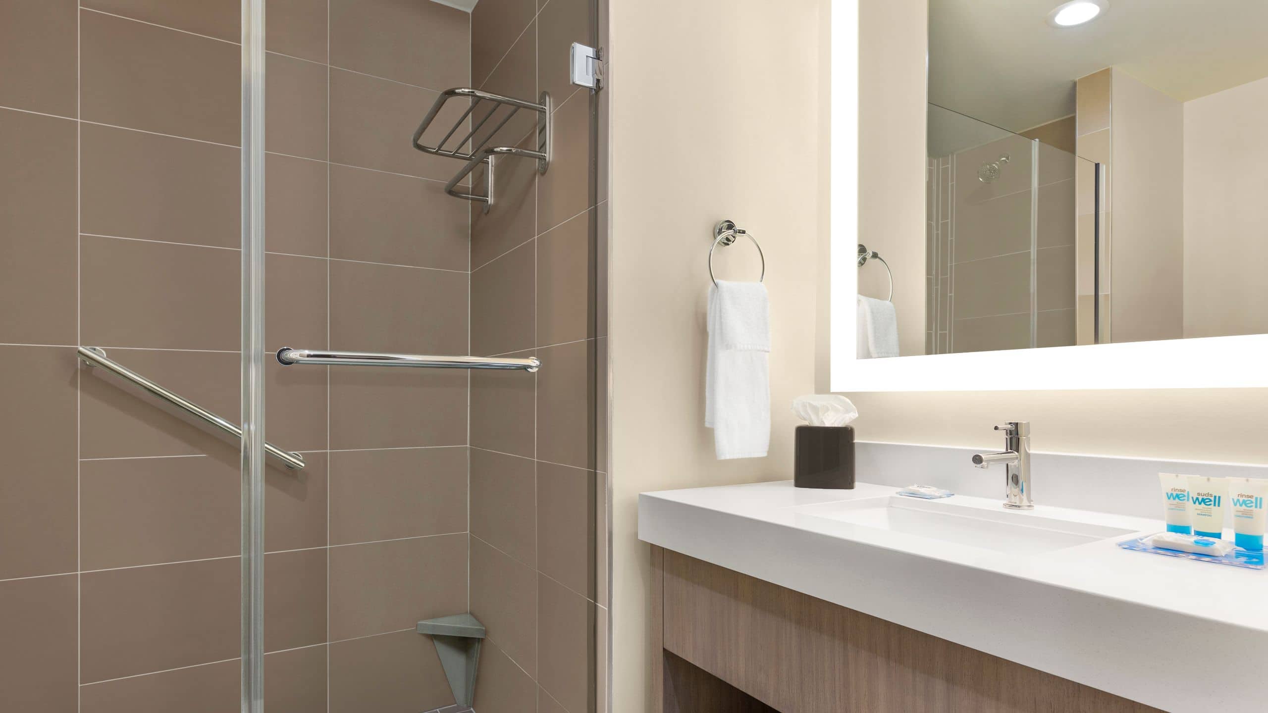 Den Guestroom | King Bed - Image 3