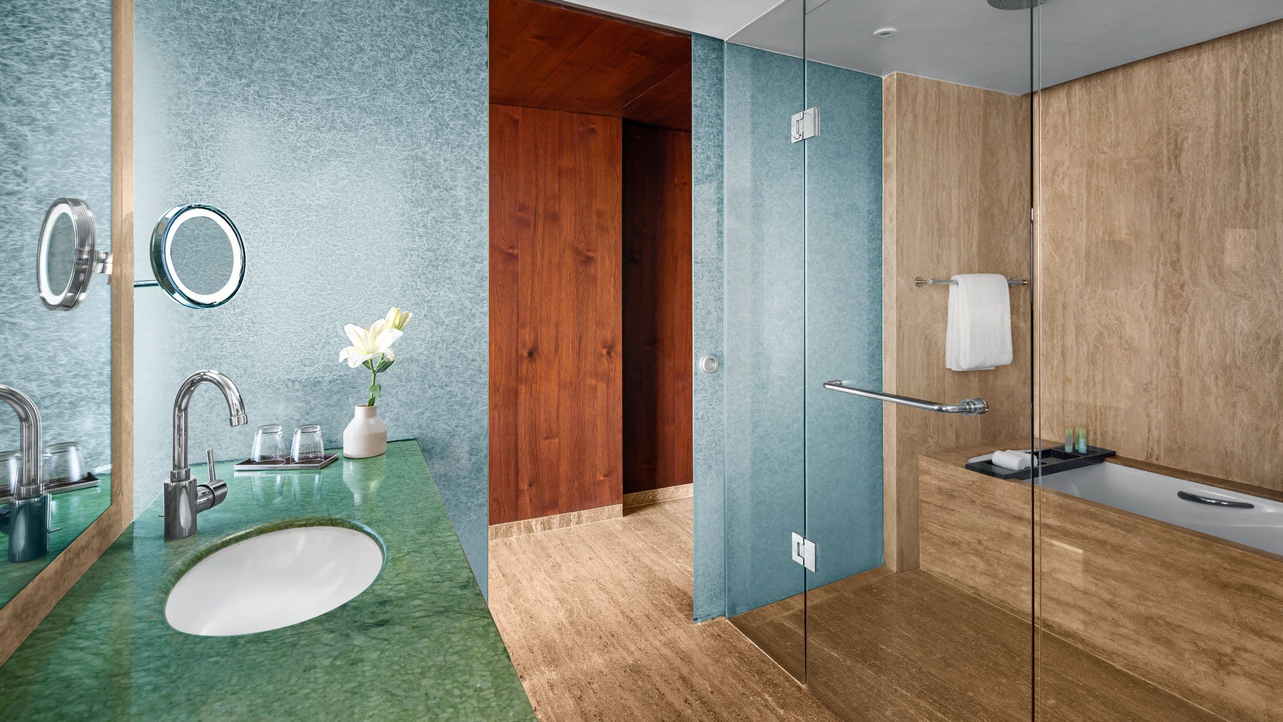 1 King Bed - Image 4