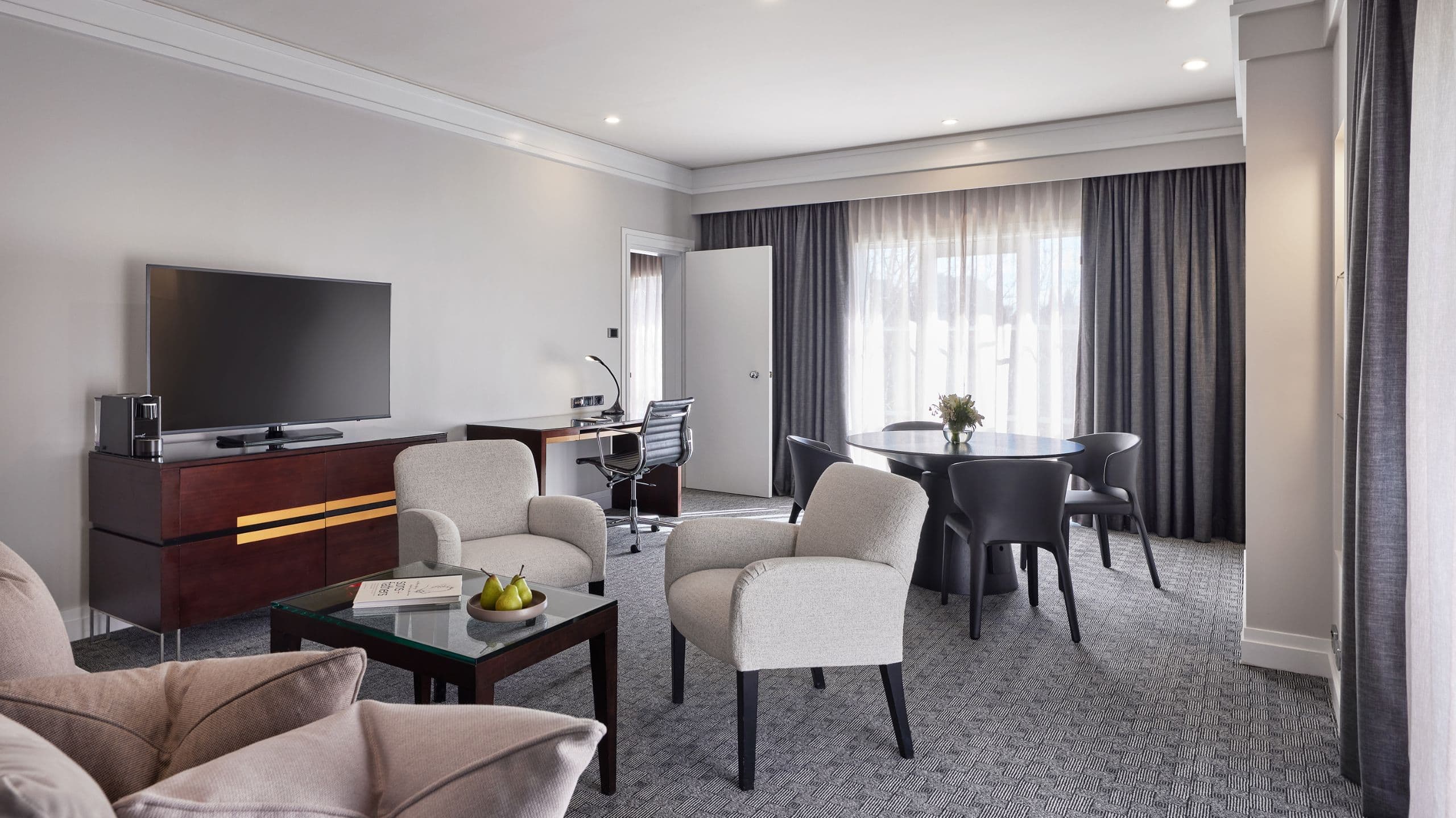 Park Suite - Image 2