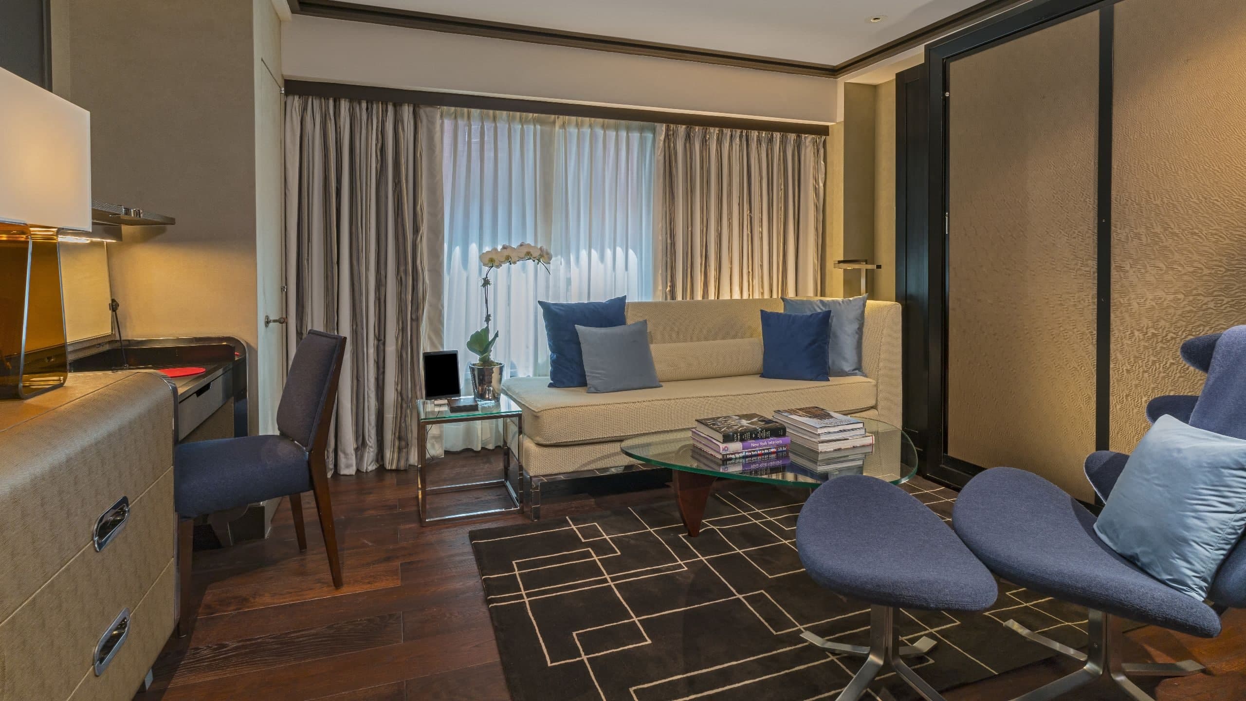One Bedroom Suite - Image 6