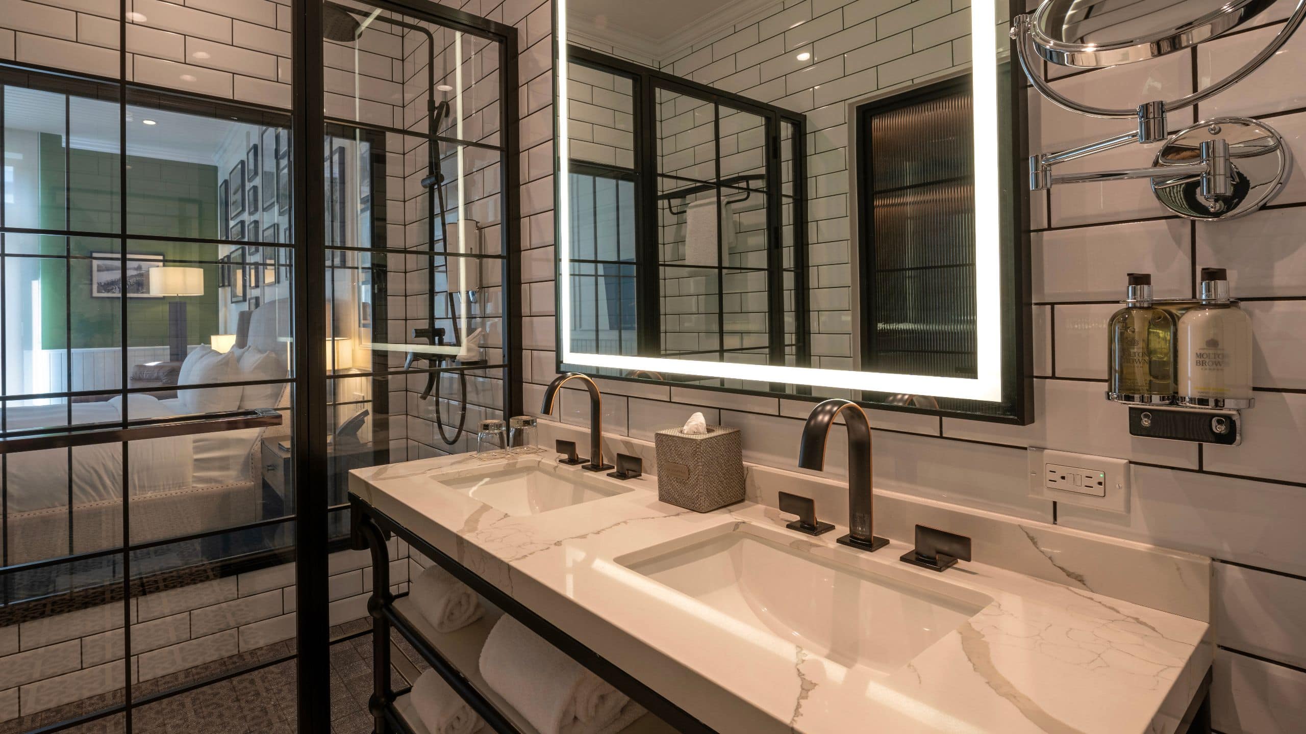 One King Bed | Courtyard View - Image 3