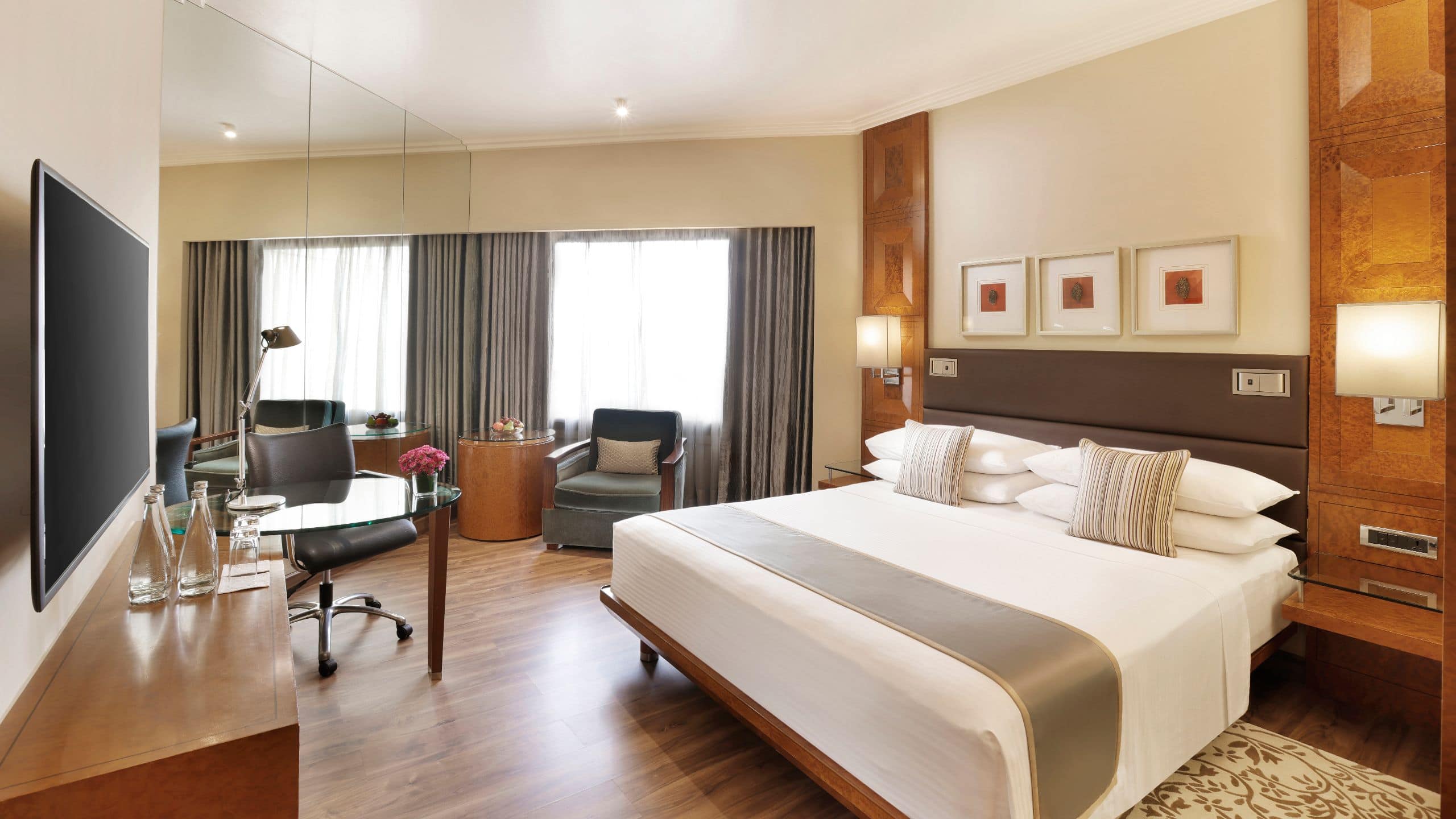 Hyatt King Room - Image 1