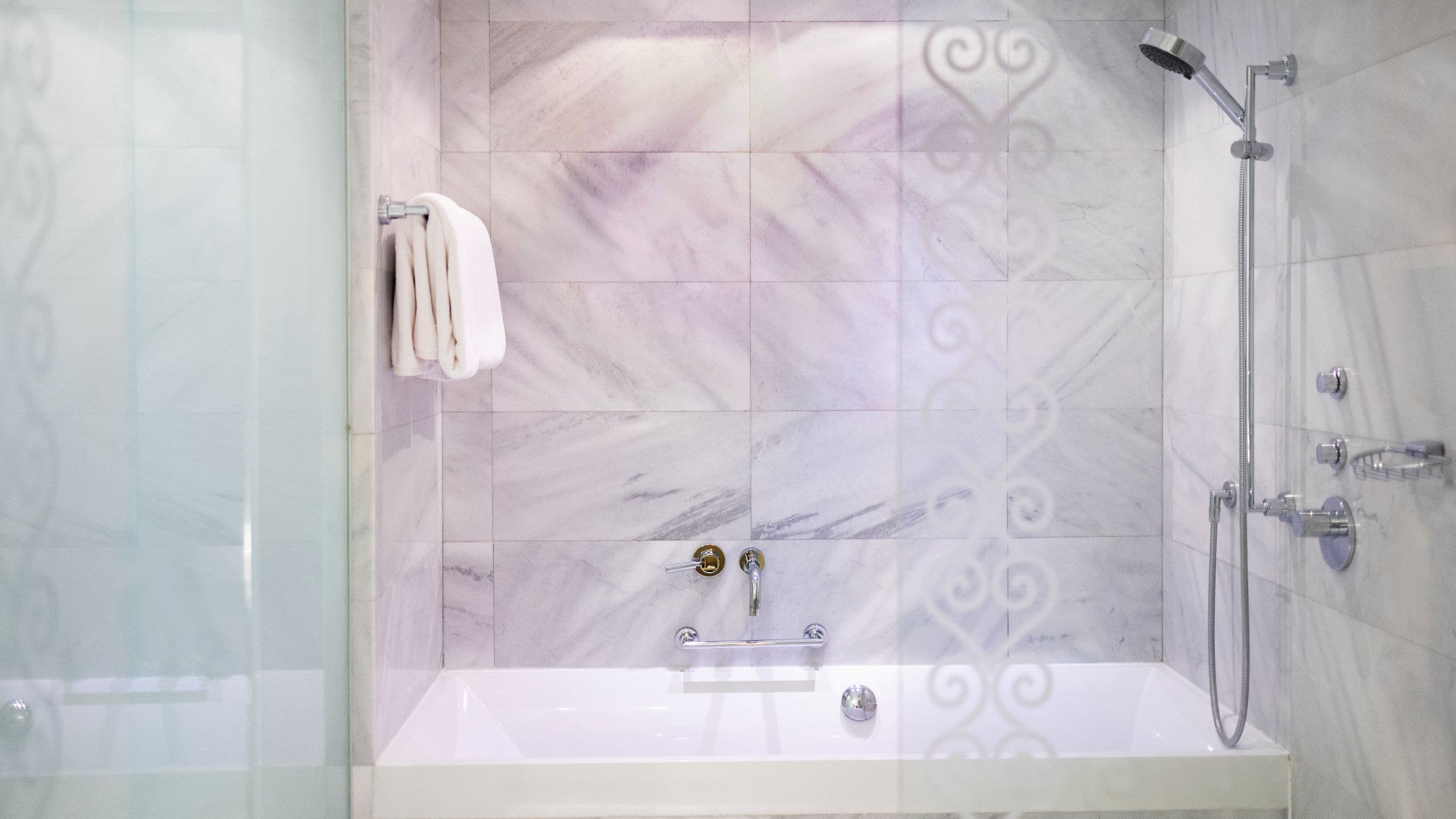 1 King Bed - Image 5