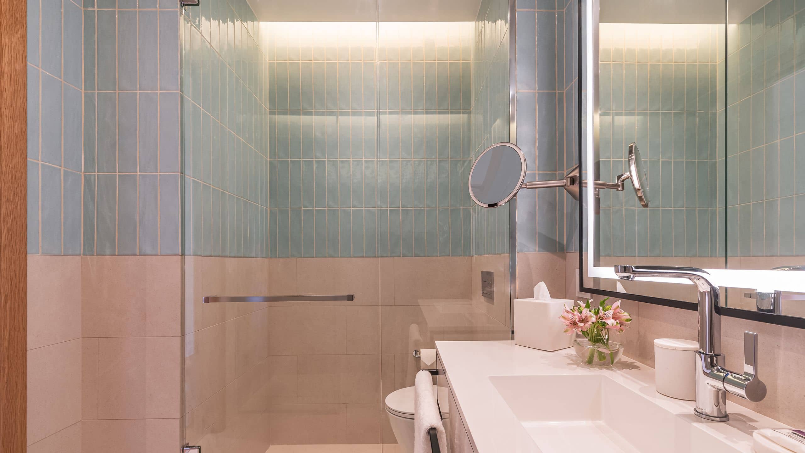 Standard 1 Queen Bed - Image 2