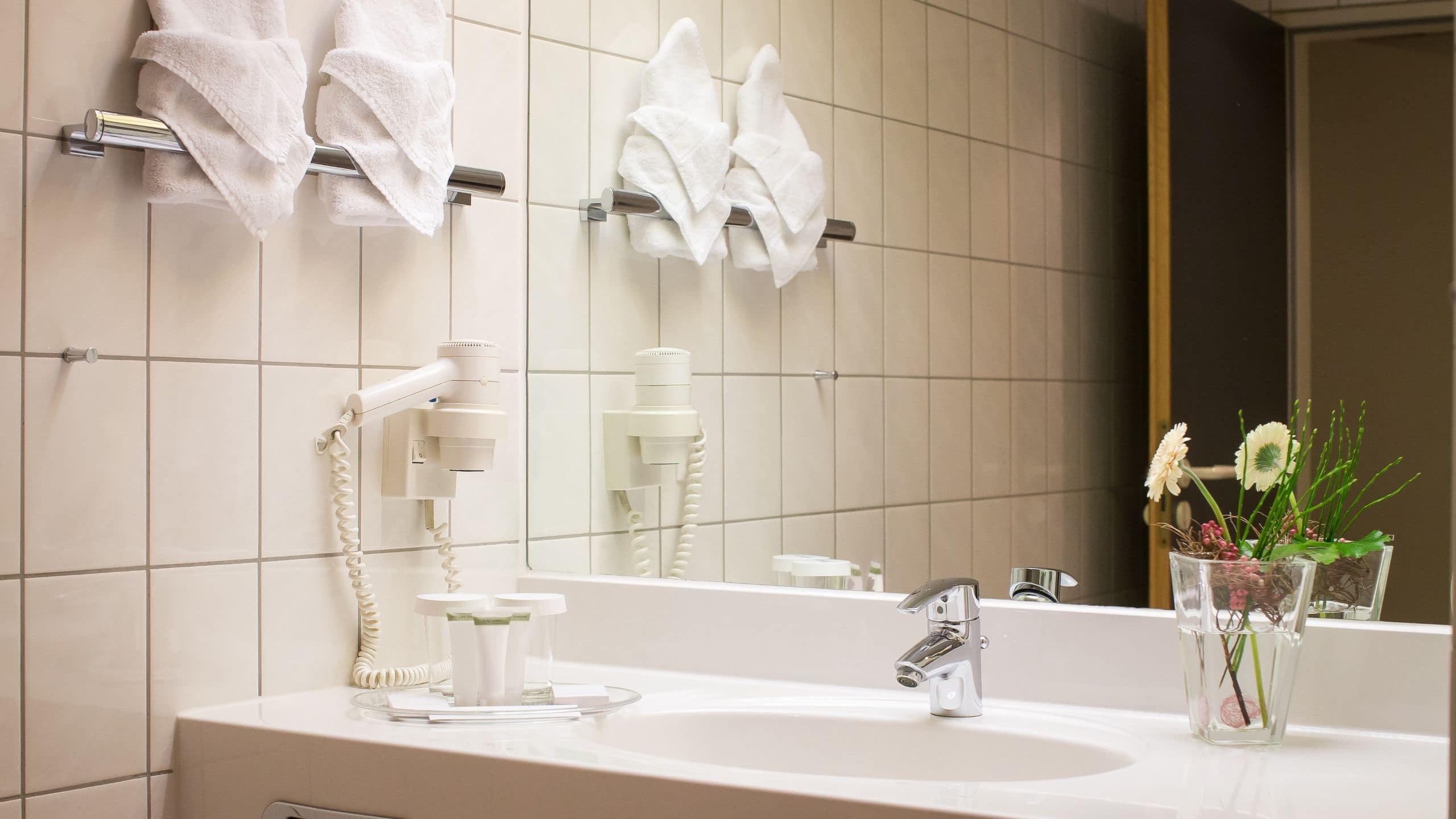 1 King Bed - Image 3