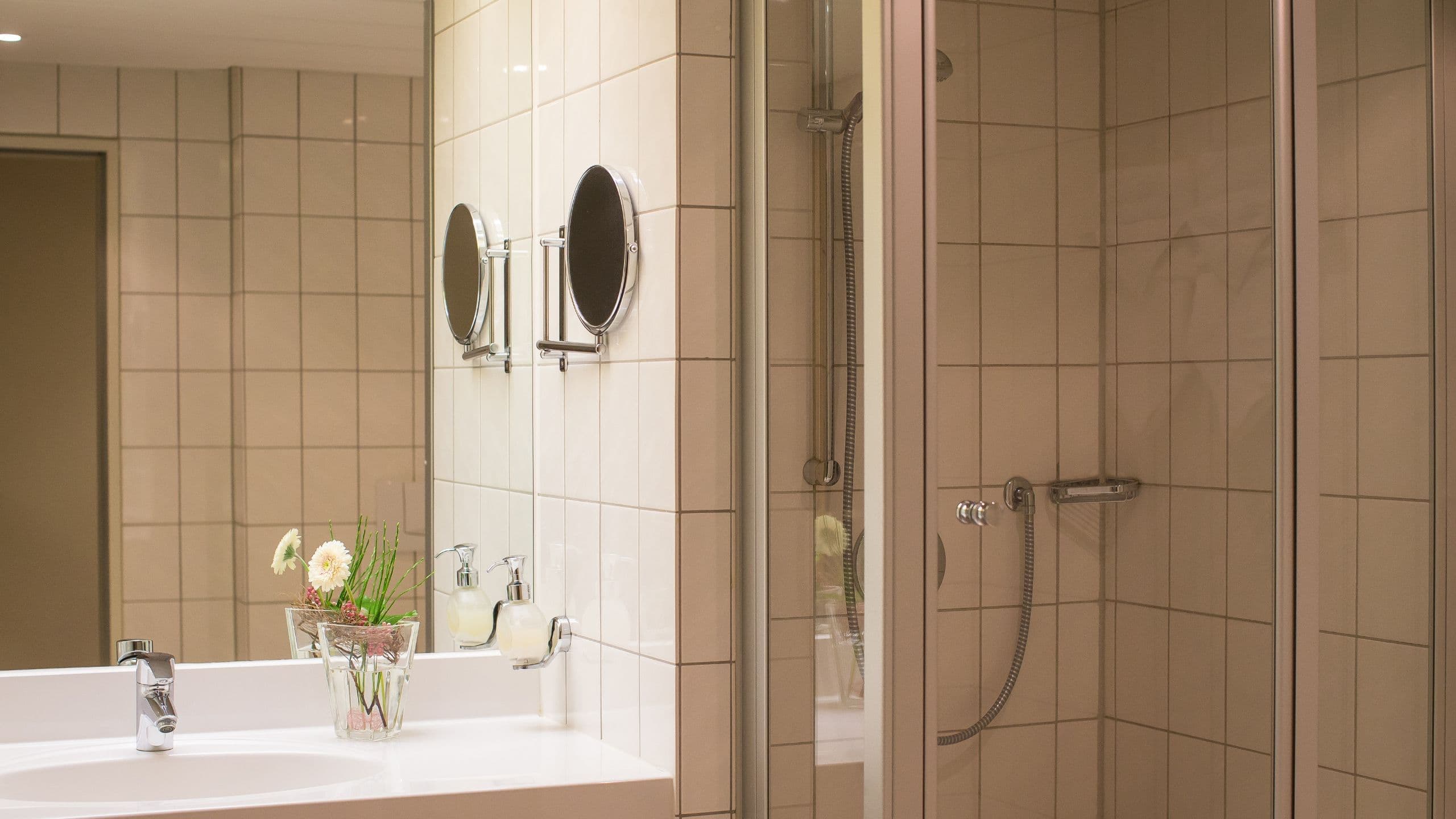 1 King Bed - Image 2