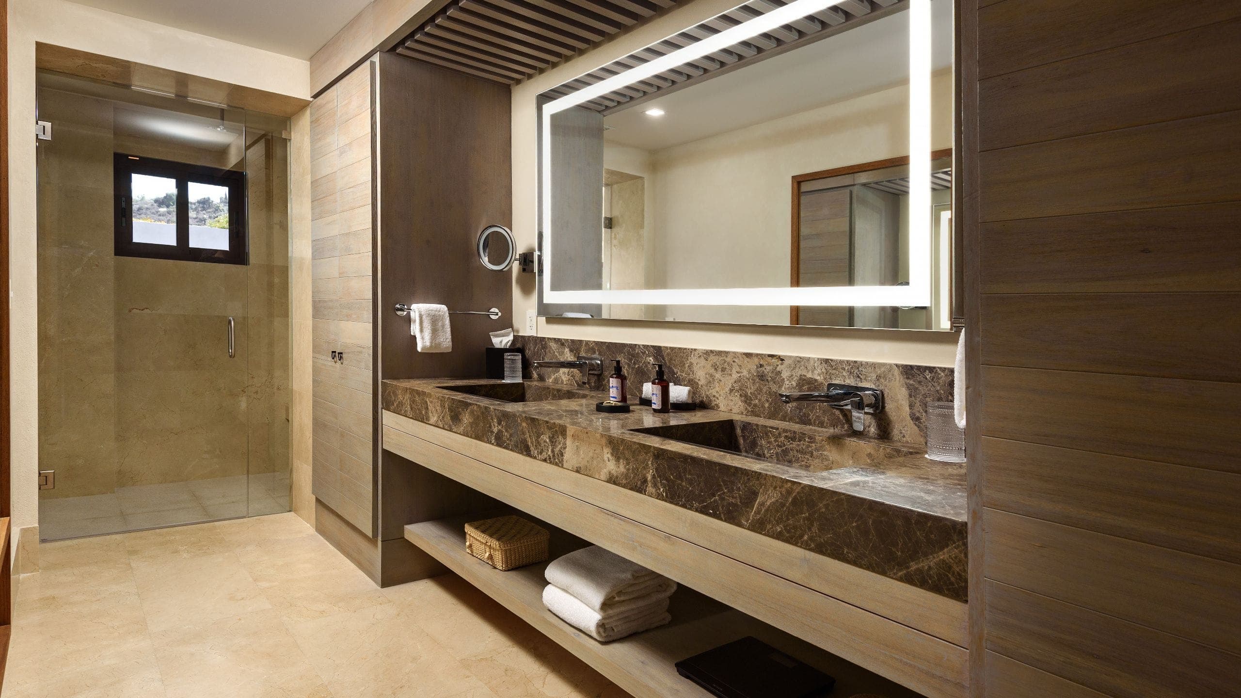 1 King Bed - Image 3