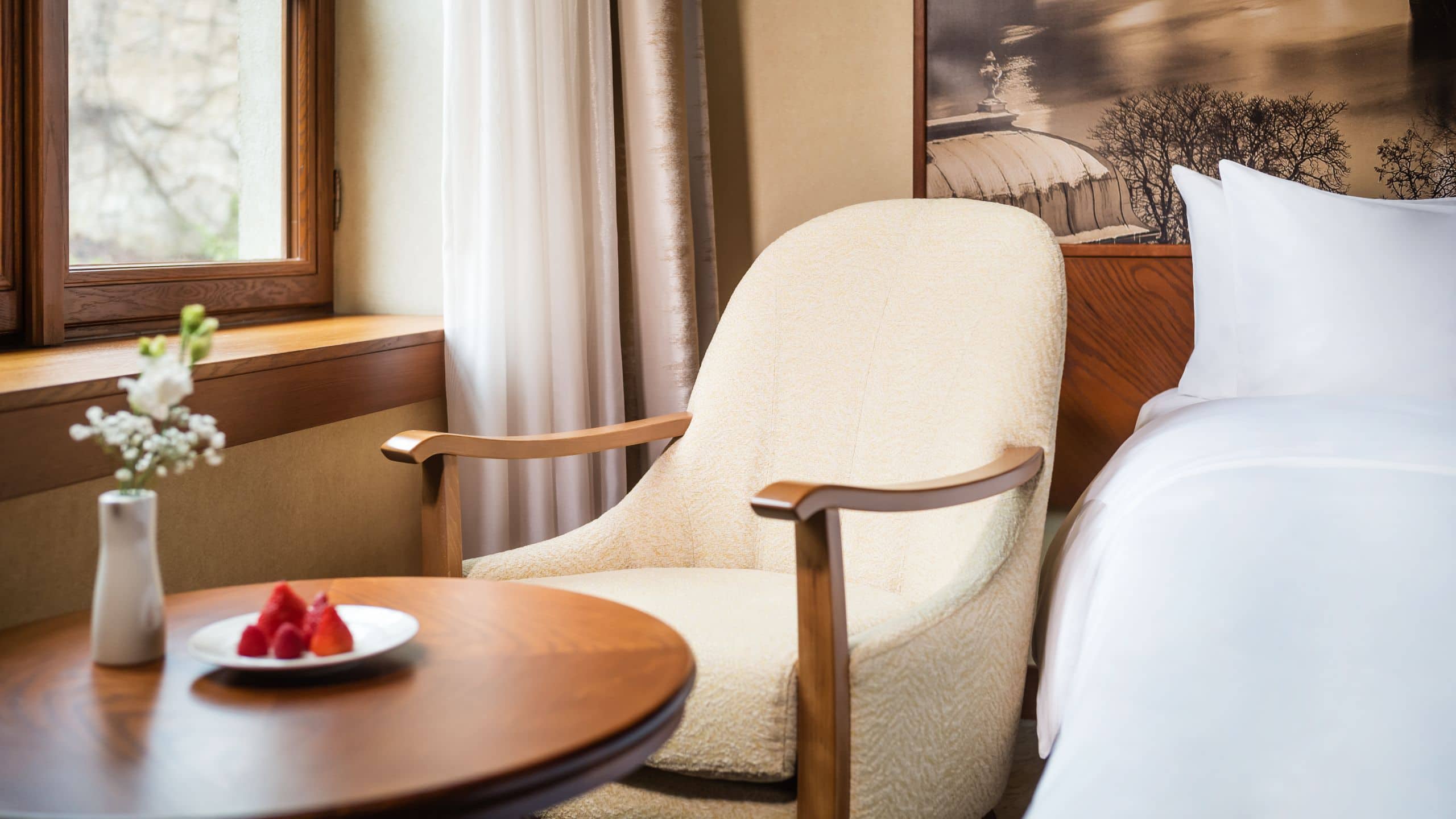 1 King Bed - Image 5