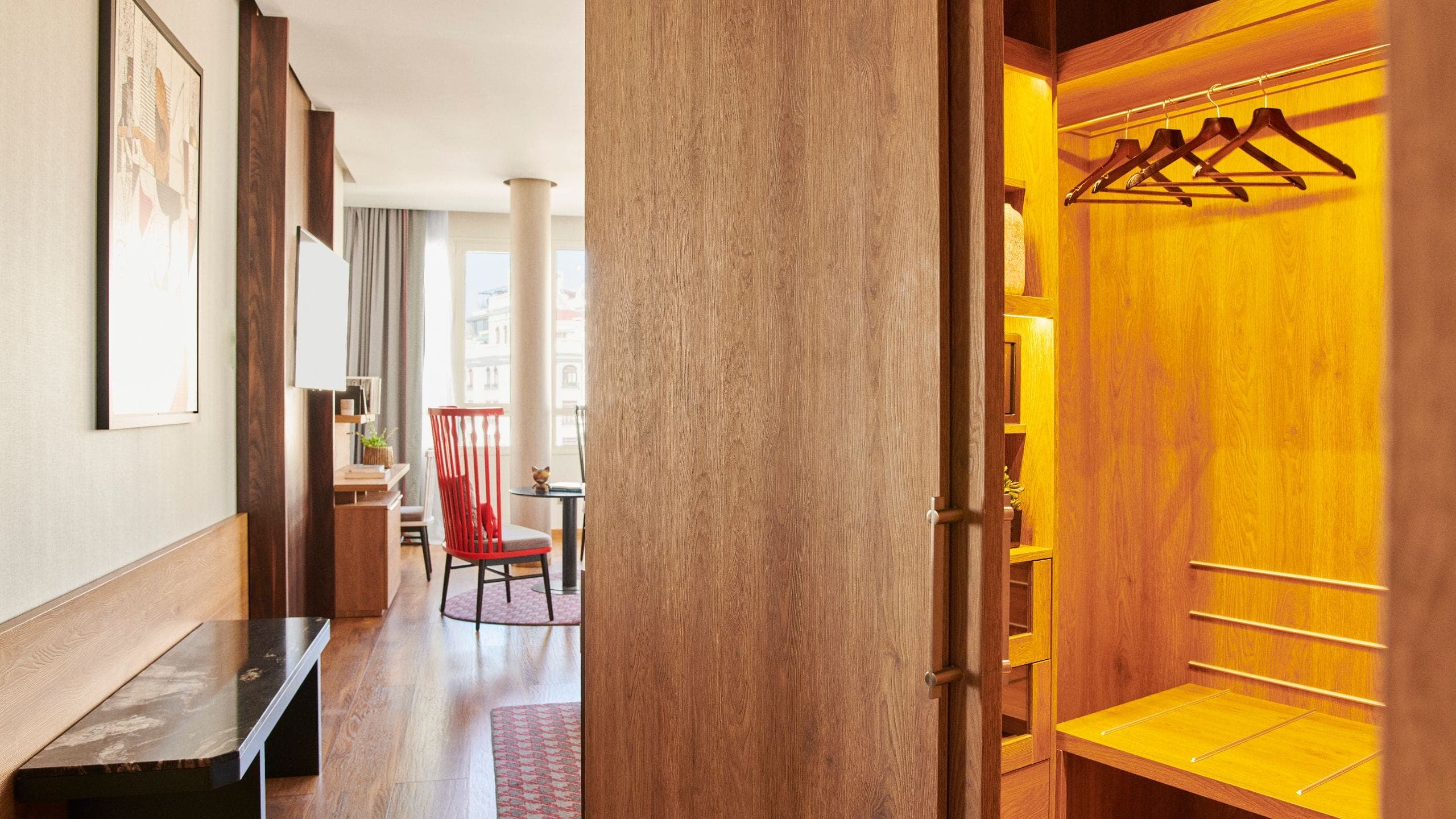 Junior Suite Gran Via View - Image 5