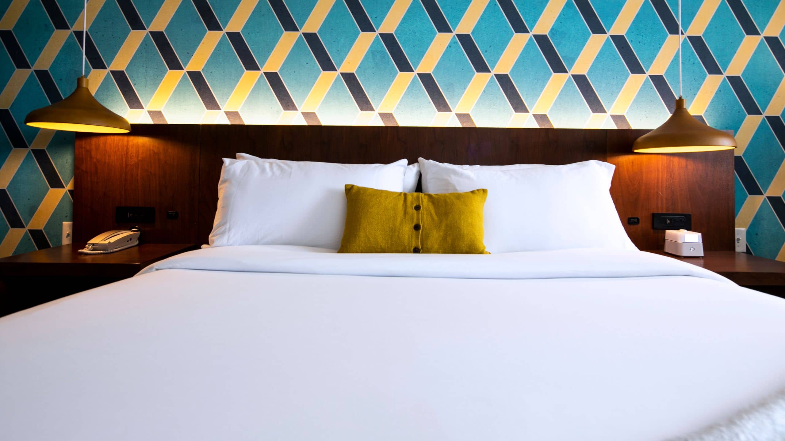 1 King Bed Interior - Image 1