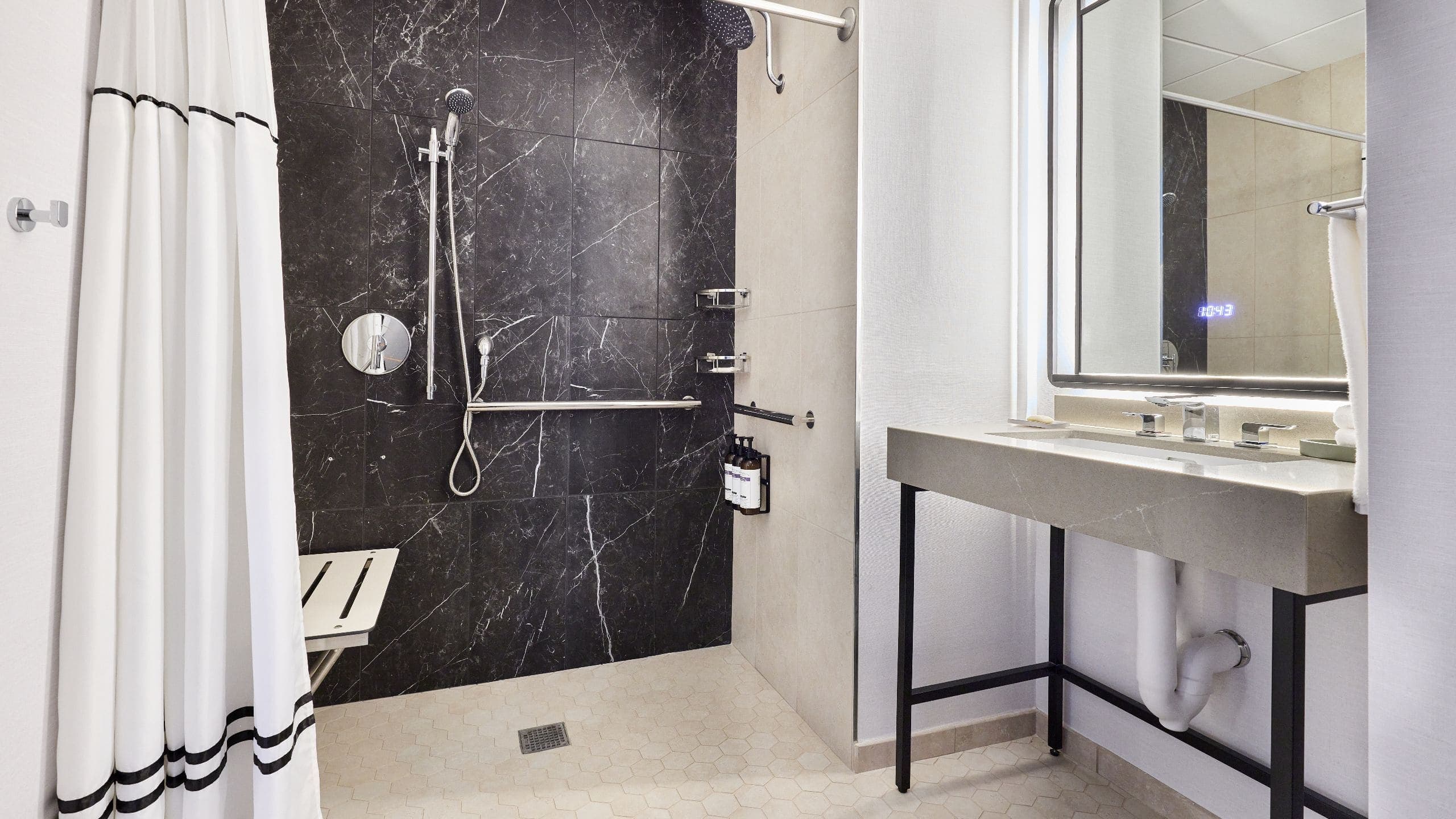 1 King Bed Accessible Shower - Image 3