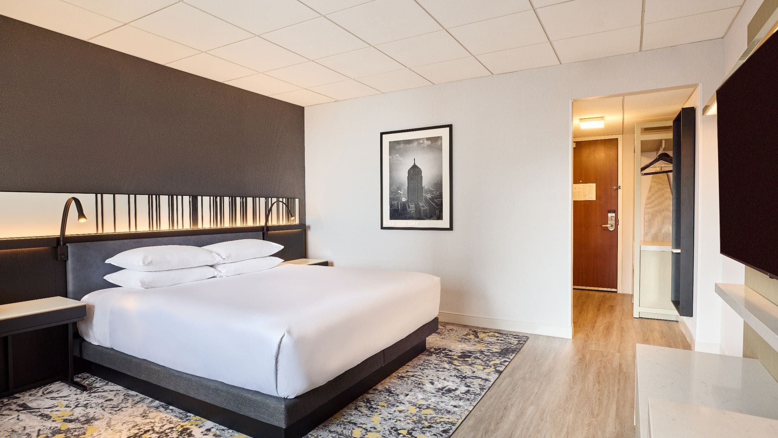 1 King Bed Accessible Shower - Image 1