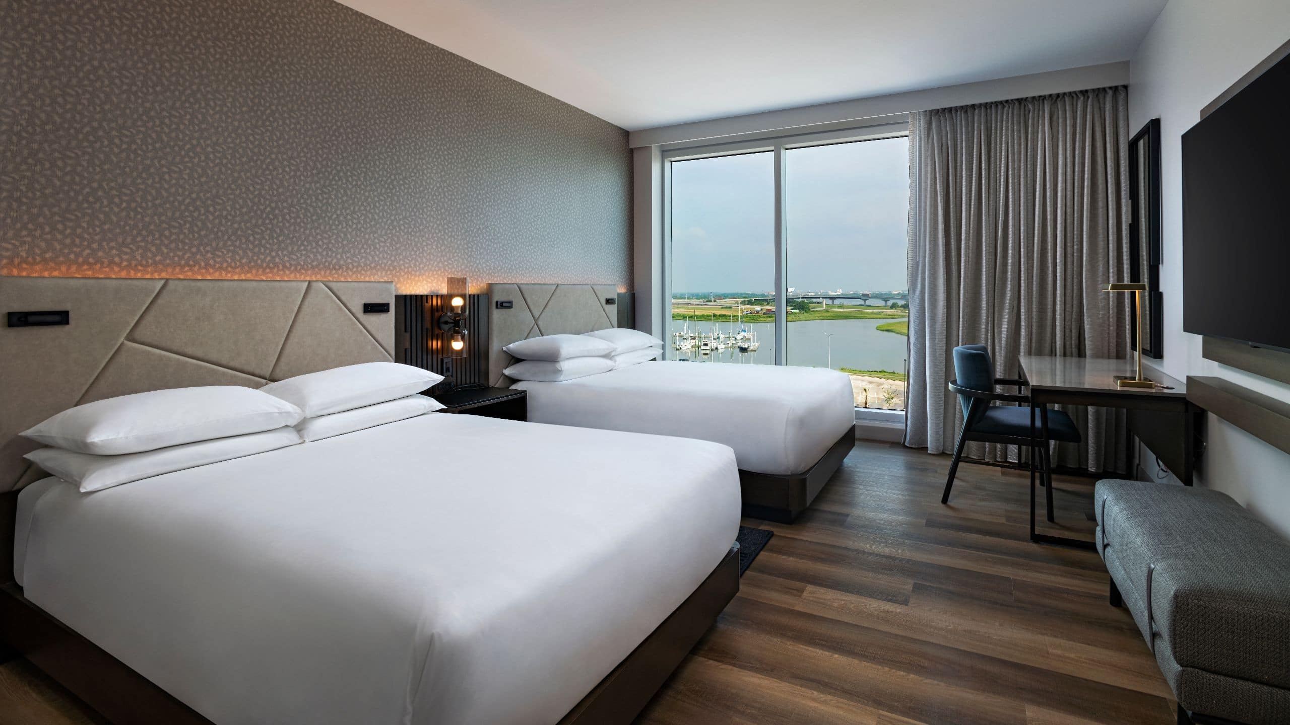 Accessible | 2 Queen Beds with Tub - Image 1