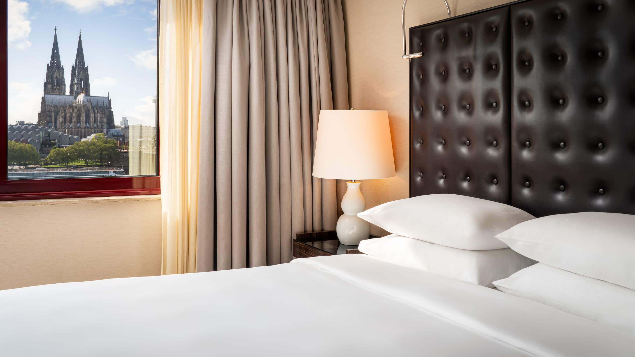 Regency View Suite King - Image 1