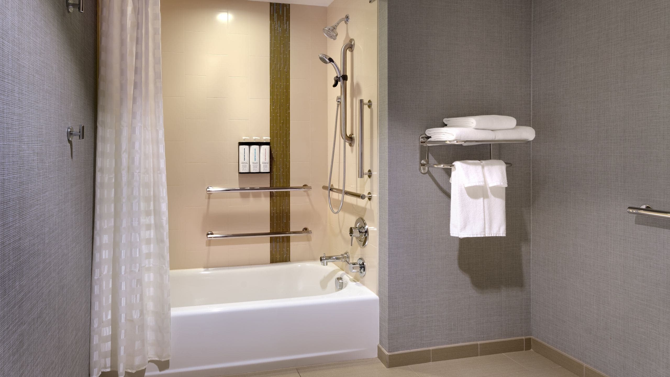 Accessible | King Bed/Tub (plus sofa bed) - Image 6