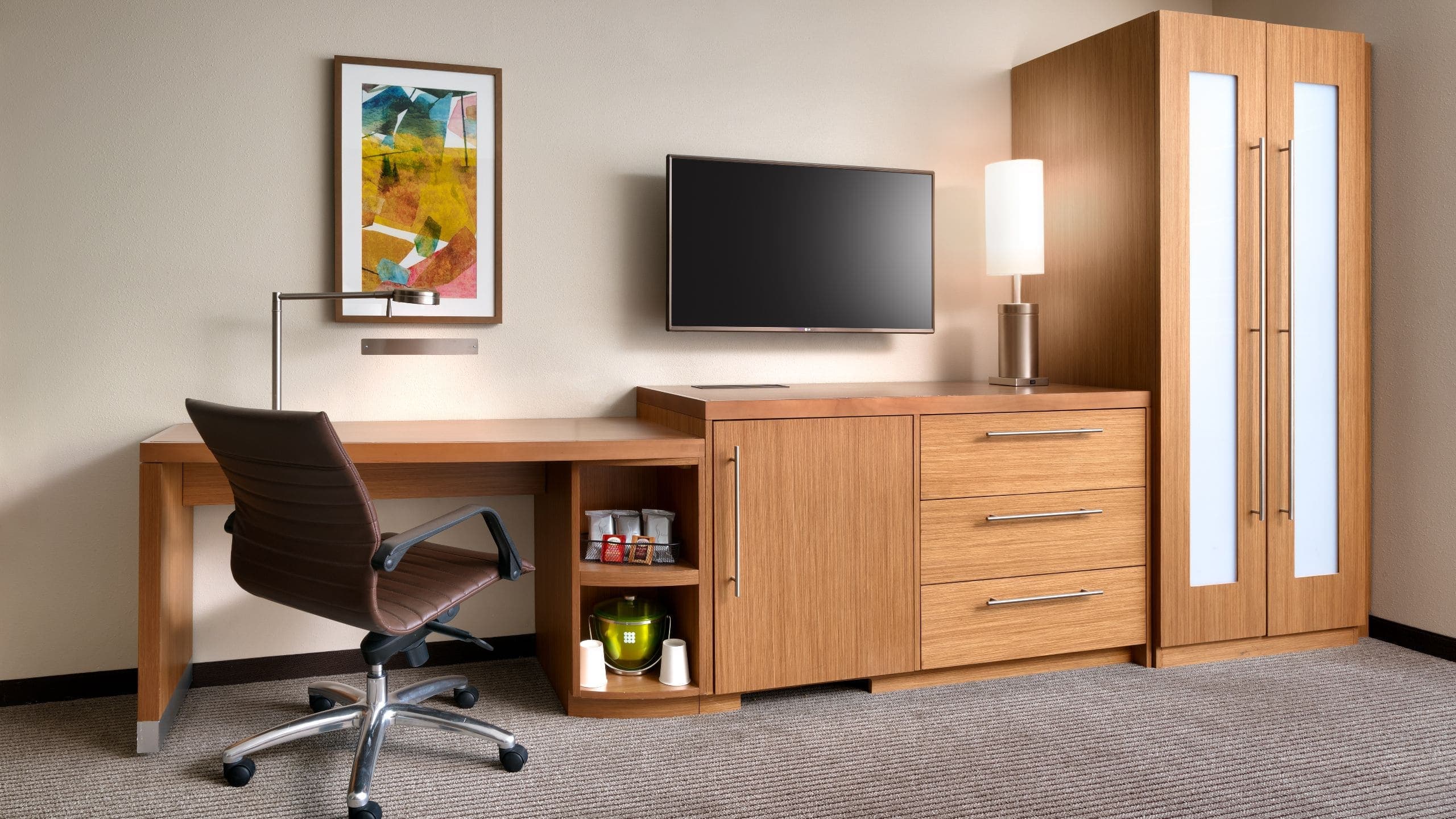 Accessible | King Bed/Tub (plus sofa bed) - Image 2