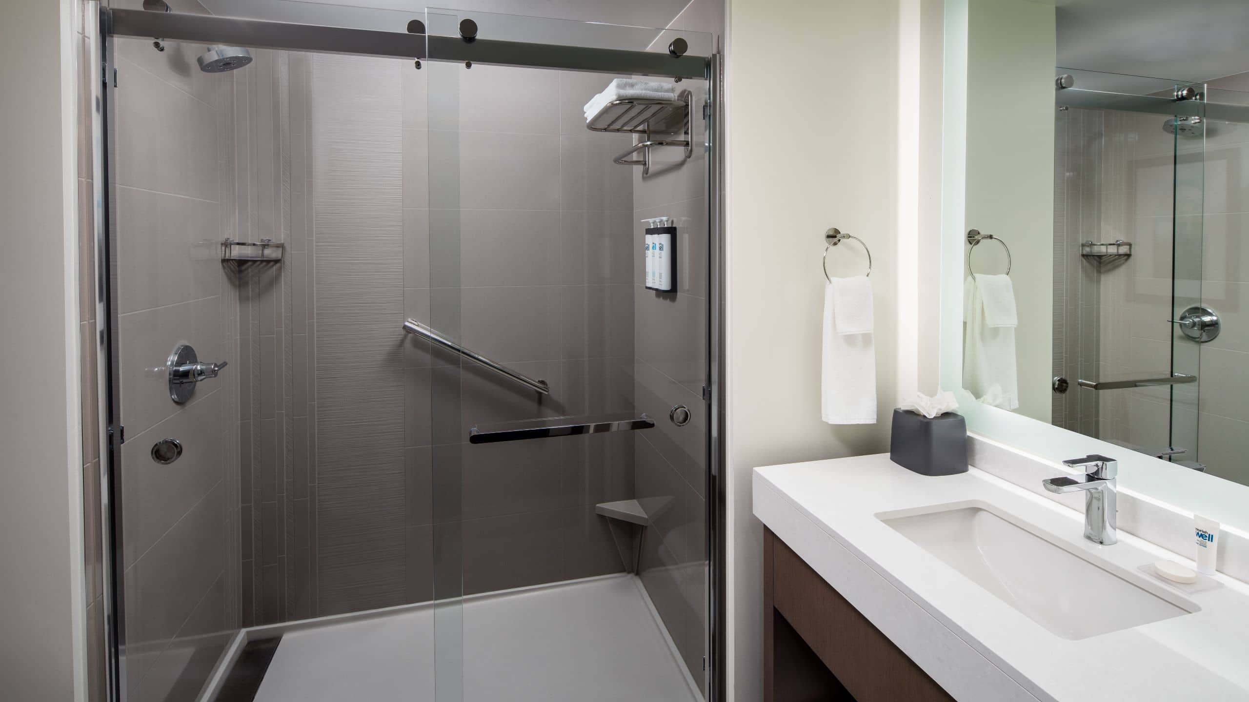 One Bedroom Kitchen Suite | King Bed (Plus Sofa Bed) - Image 4