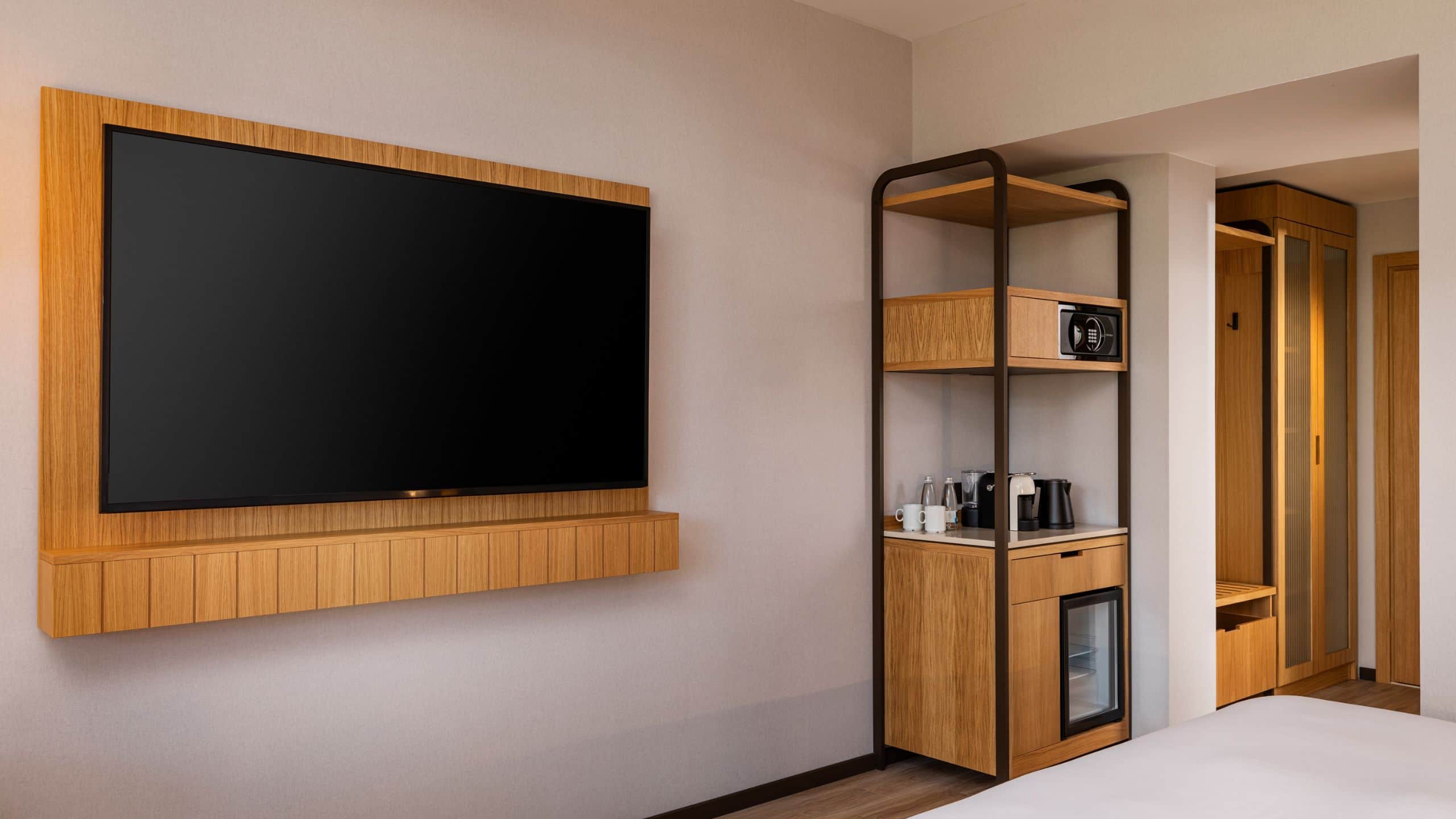 1 King Bed - Image 3