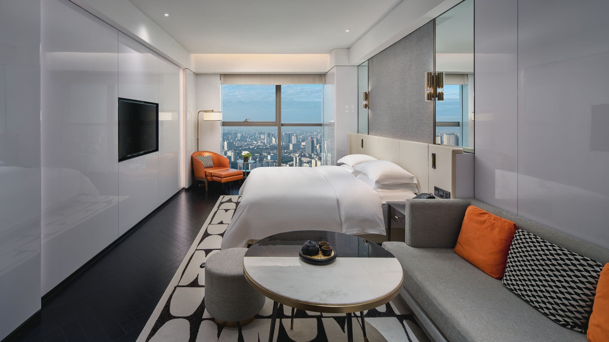 1 King Bed - Image 1